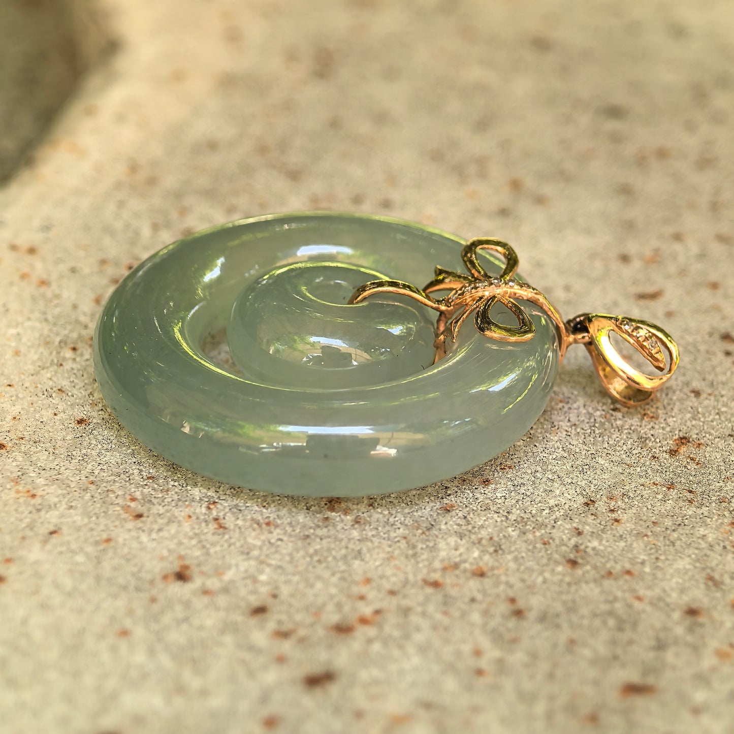 Natural Grade-A Jadeite Icy Glutinous Lake Green Interlocking Donut Pendant · Burmese Jade