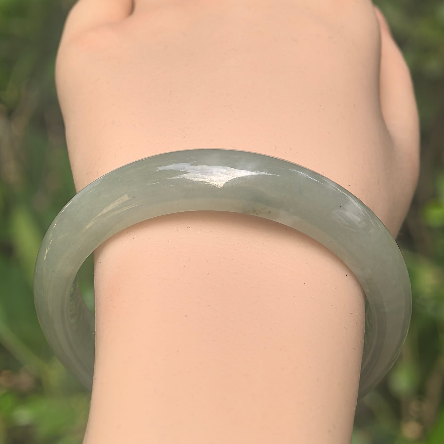 Natural Grade-A Fine Glutinous Light Green D-Shape Jadeite Bangle · Burmese Jade 56mm