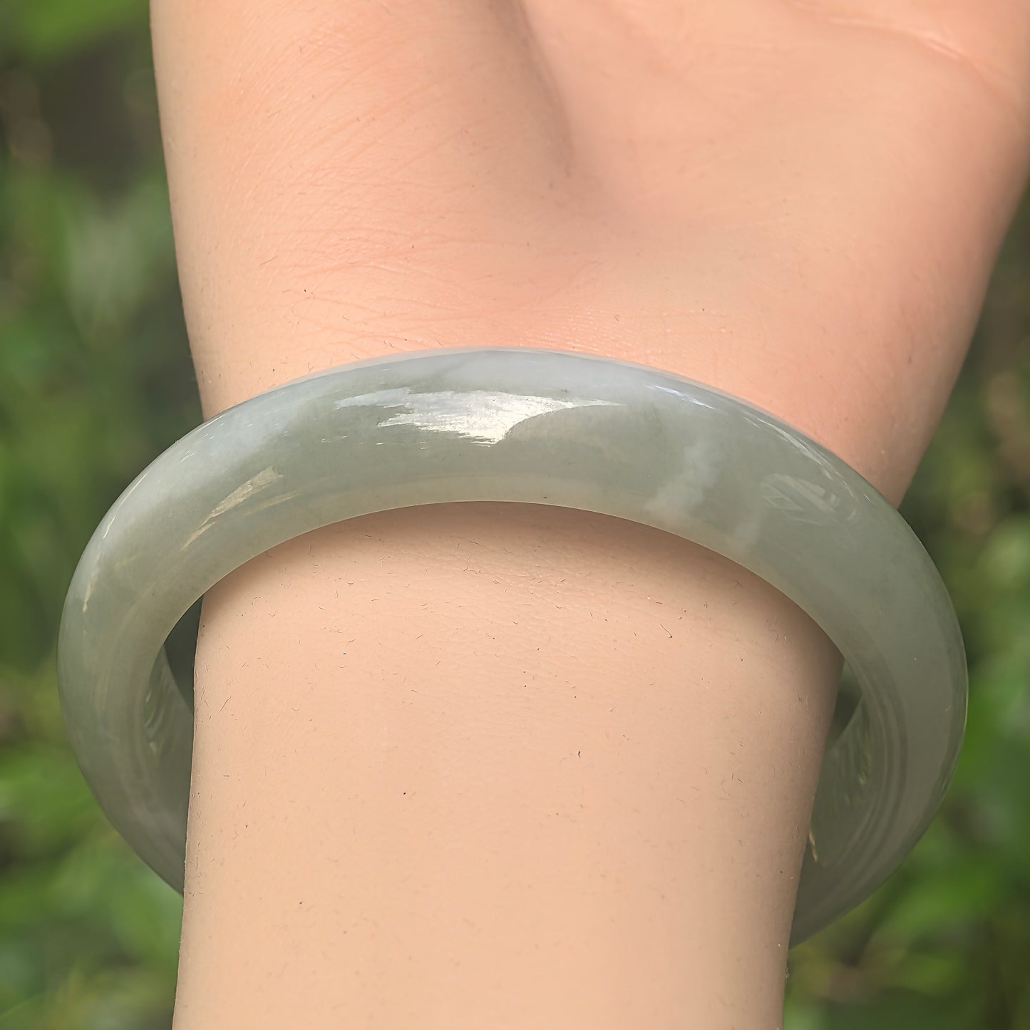 Natural Grade-A Fine Glutinous Light Green D-Shape Jadeite Bangle · Burmese Jade 56mm