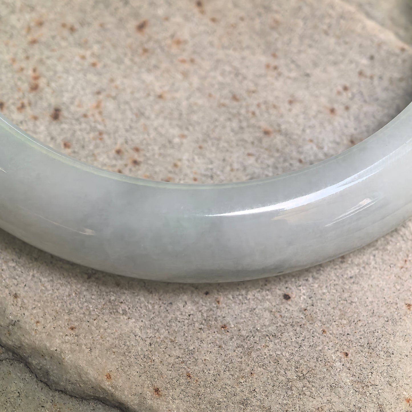 Natural Grade-A Fine Glutinous Light Green D-Shape Jadeite Bangle · Burmese Jade 56mm