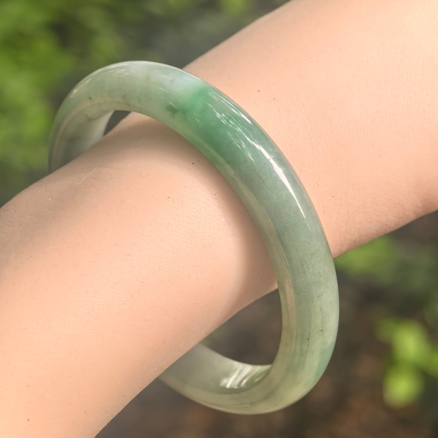Natural Grade-A Glutinous Oil Green D-Shape Jadeite Bangle · Burmese Jade 56mm