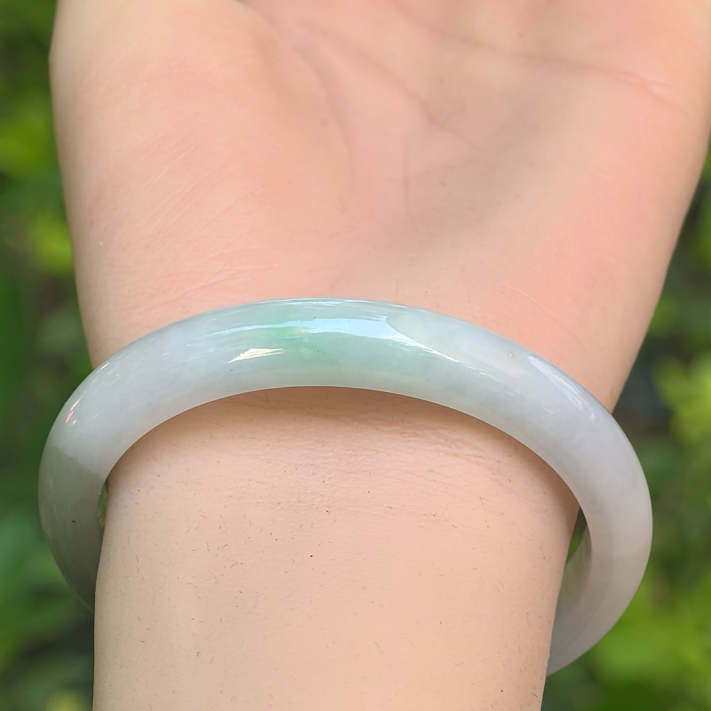 Natural Grade-A Glutinous White-Based Dark Green Oval Jadeite Bangle · Burmese Jade 51mm