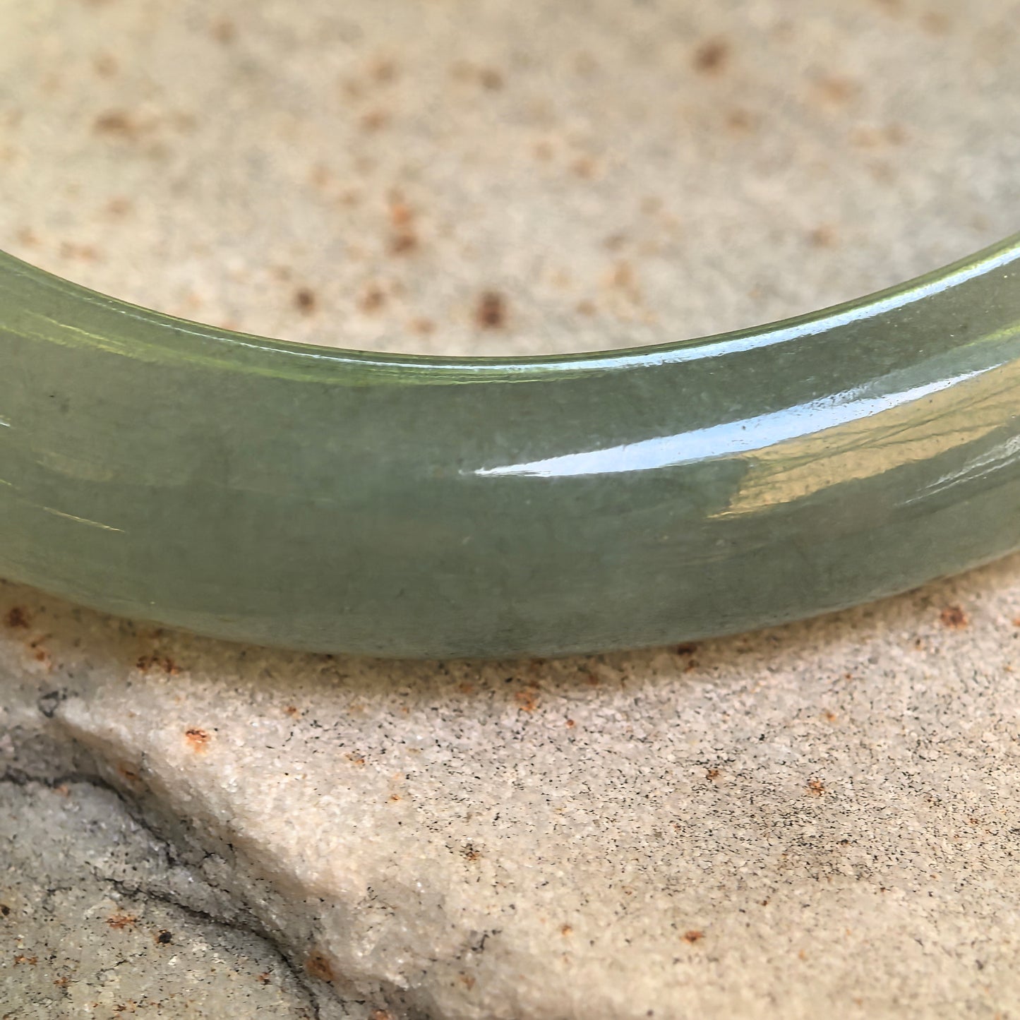 Natural Grade-A Glutinous White-Based Dark Green Oval Jadeite Bangle · Burmese Jade 51mm
