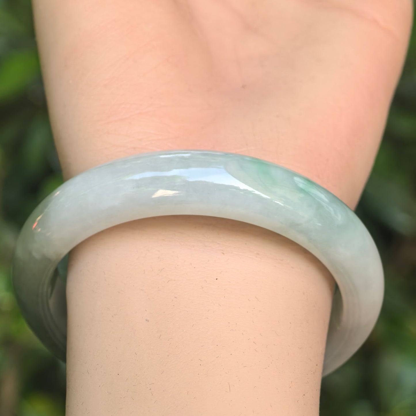 Natural Grade-A Glutinous White-Based Dark Green D-Shape Jadeite Bangle · Burmese Jade 54mm