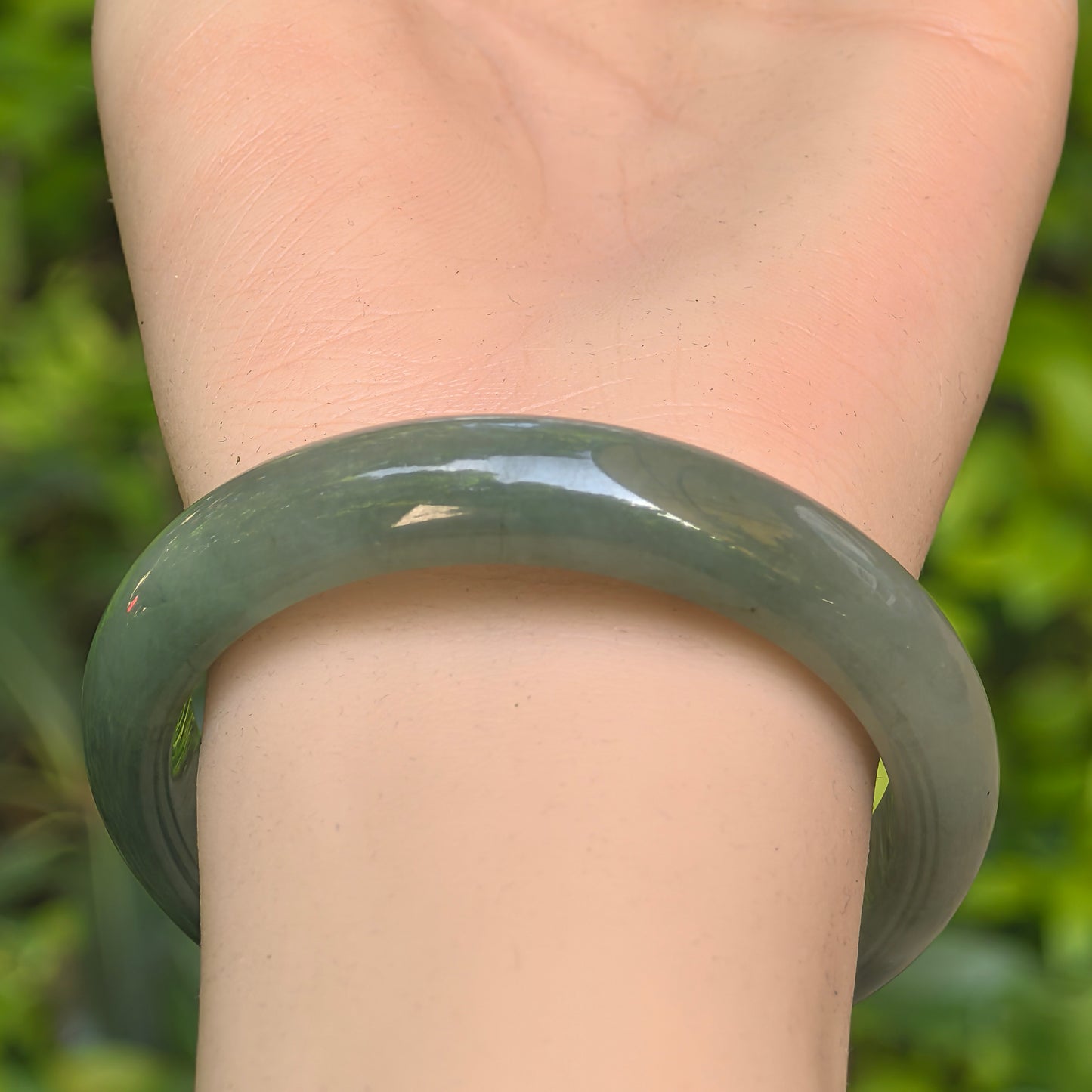 Natural Grade-A Fine Glutinous Green D-Shape Jadeite Bangle · Burmese Jade 53mm