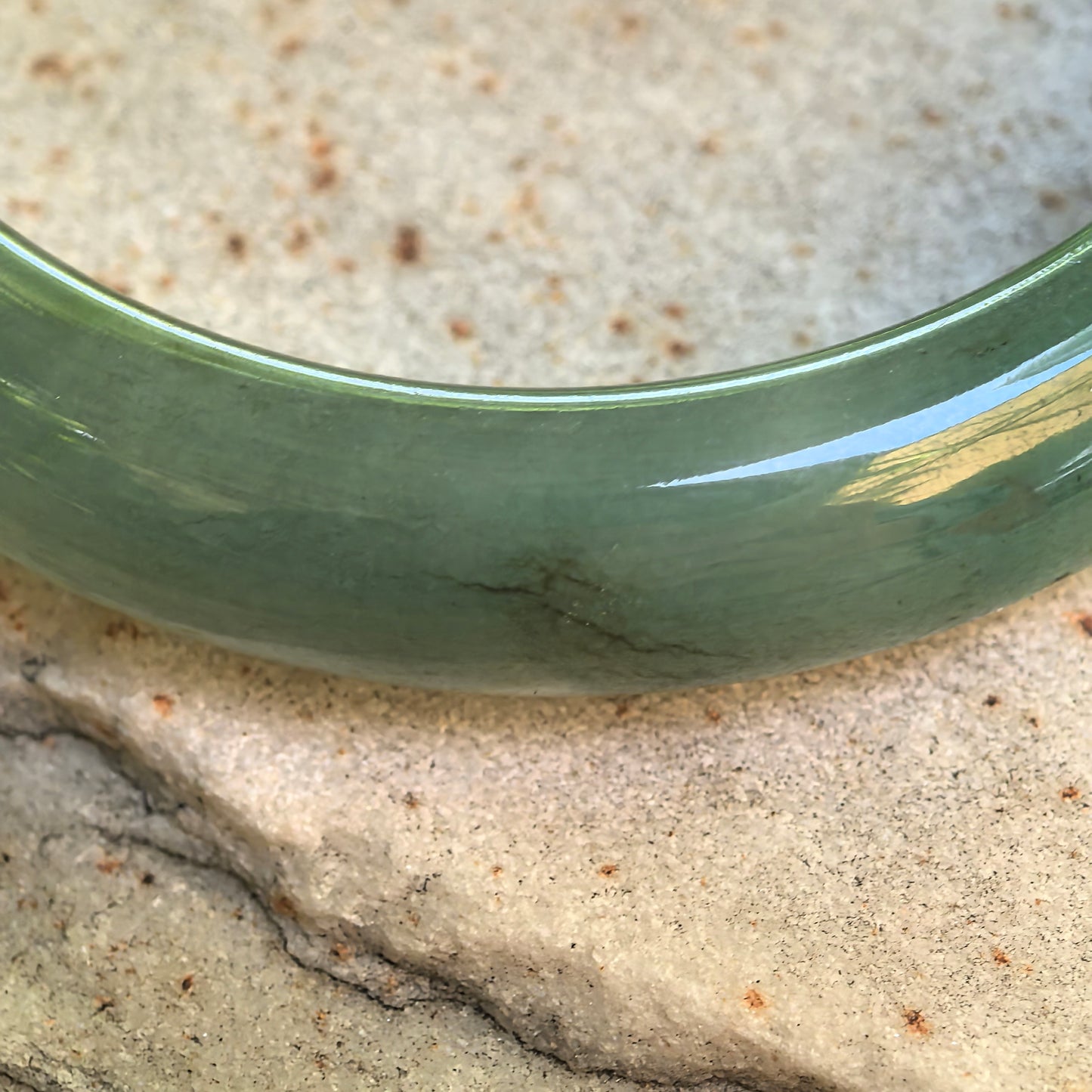 Natural Grade-A Fine Glutinous Green D-Shape Jadeite Bangle · Burmese Jade 53mm