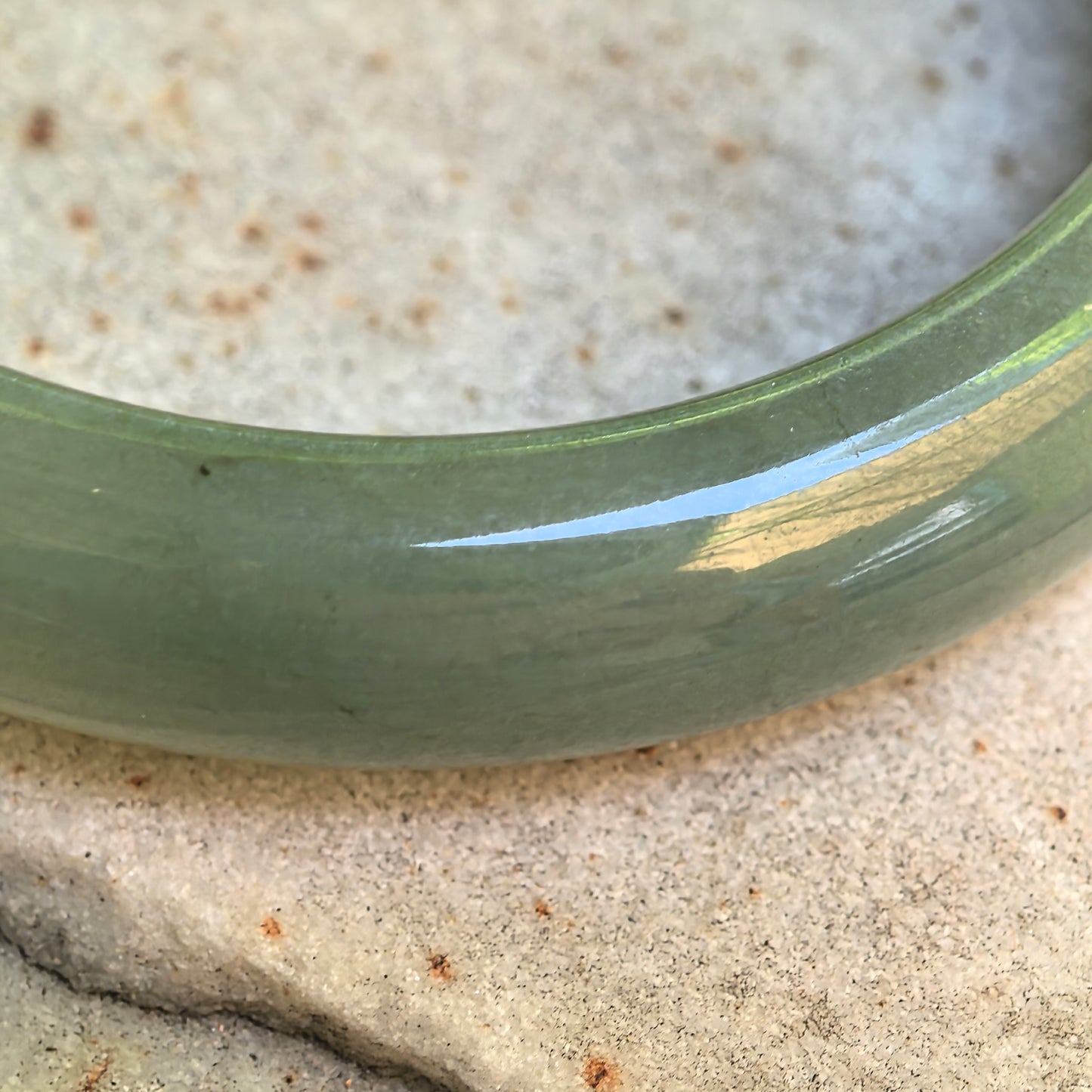 Natural Grade-A Fine Glutinous Green D-Shape Jadeite Bangle · Burmese Jade 53mm