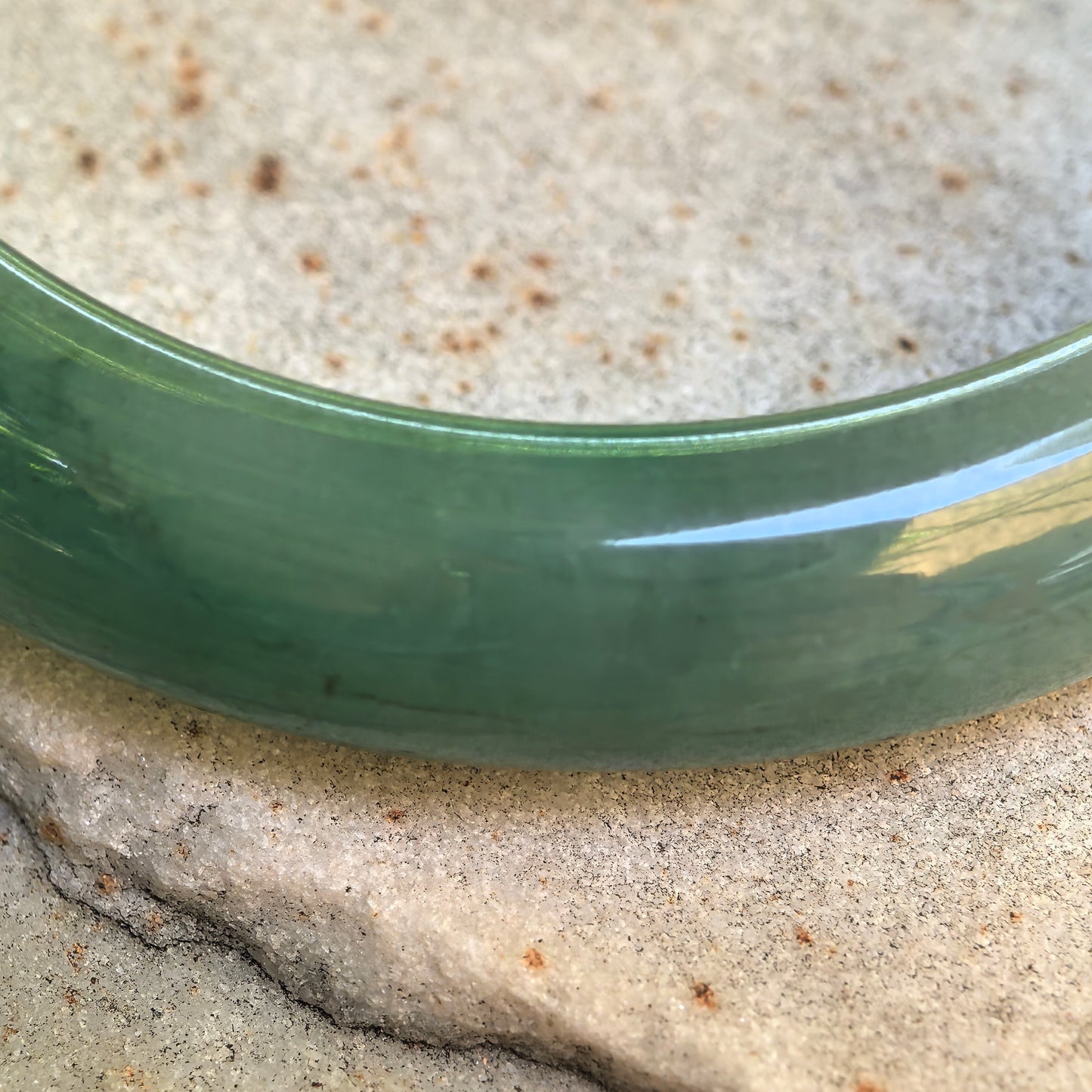 Natural Grade-A Fine Glutinous Green D-Shape Jadeite Bangle · Burmese Jade 53mm