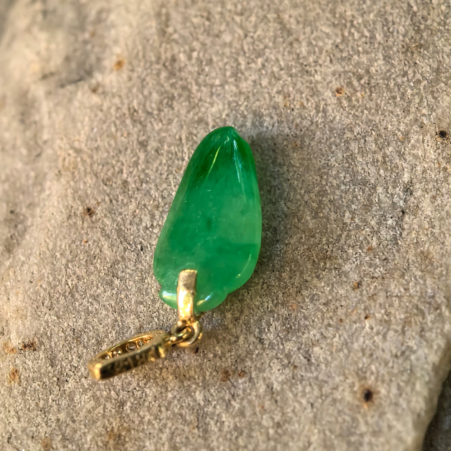 Natural Grade-A Icy Glutinous Vivid Green 18K Gold Bamboo Leaf Jadeite Pendant · Burmese Jade