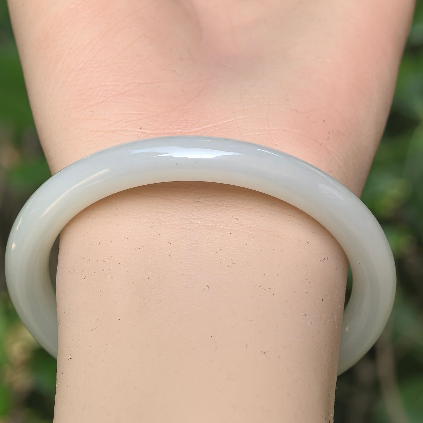 Natural Nephrite White Slim Round Bangle · Hetian Jade 53mm