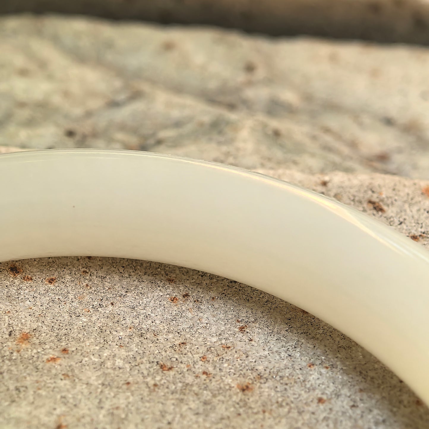 Natural Nephrite White Slim Round Bangle · Hetian Jade 53mm