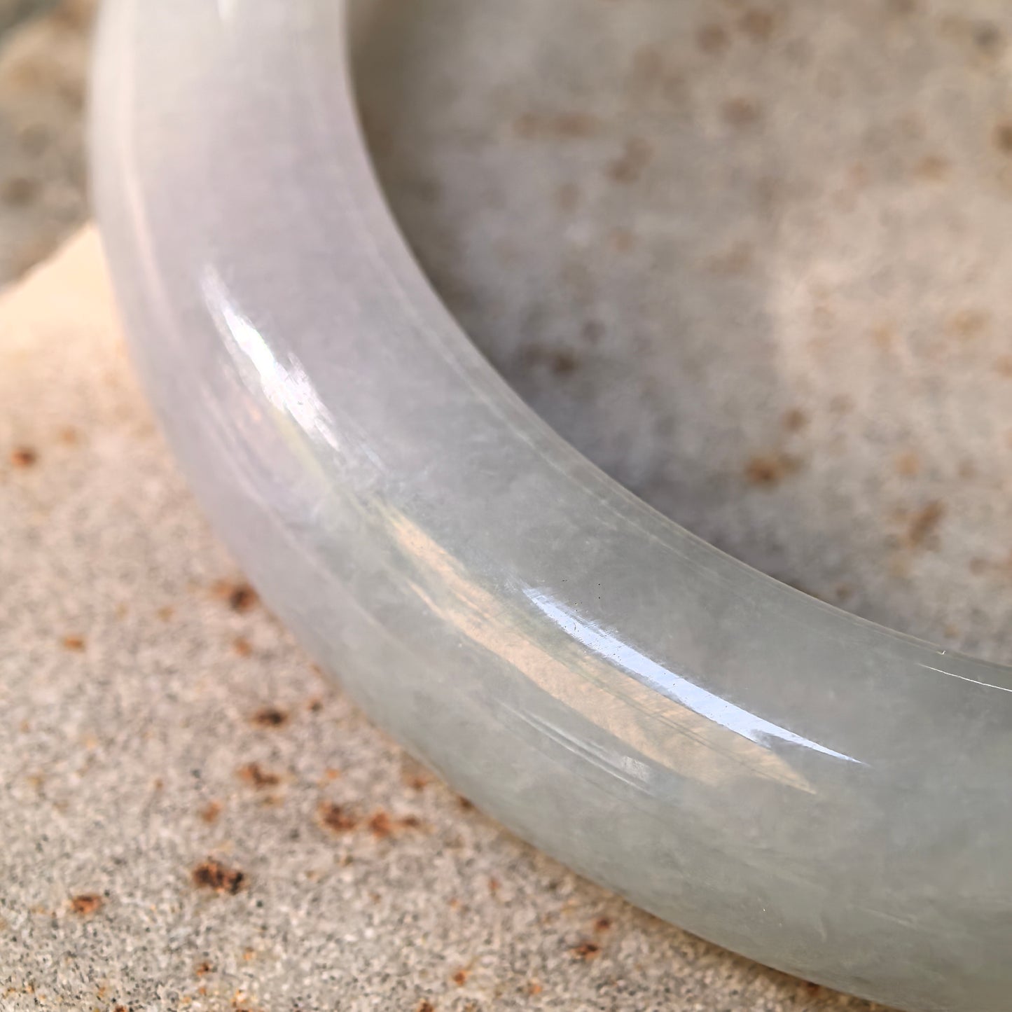Natural Grade-A Glutinous Pale Green D-Shape Jadeite Bangle · Burmese Jade 52mm