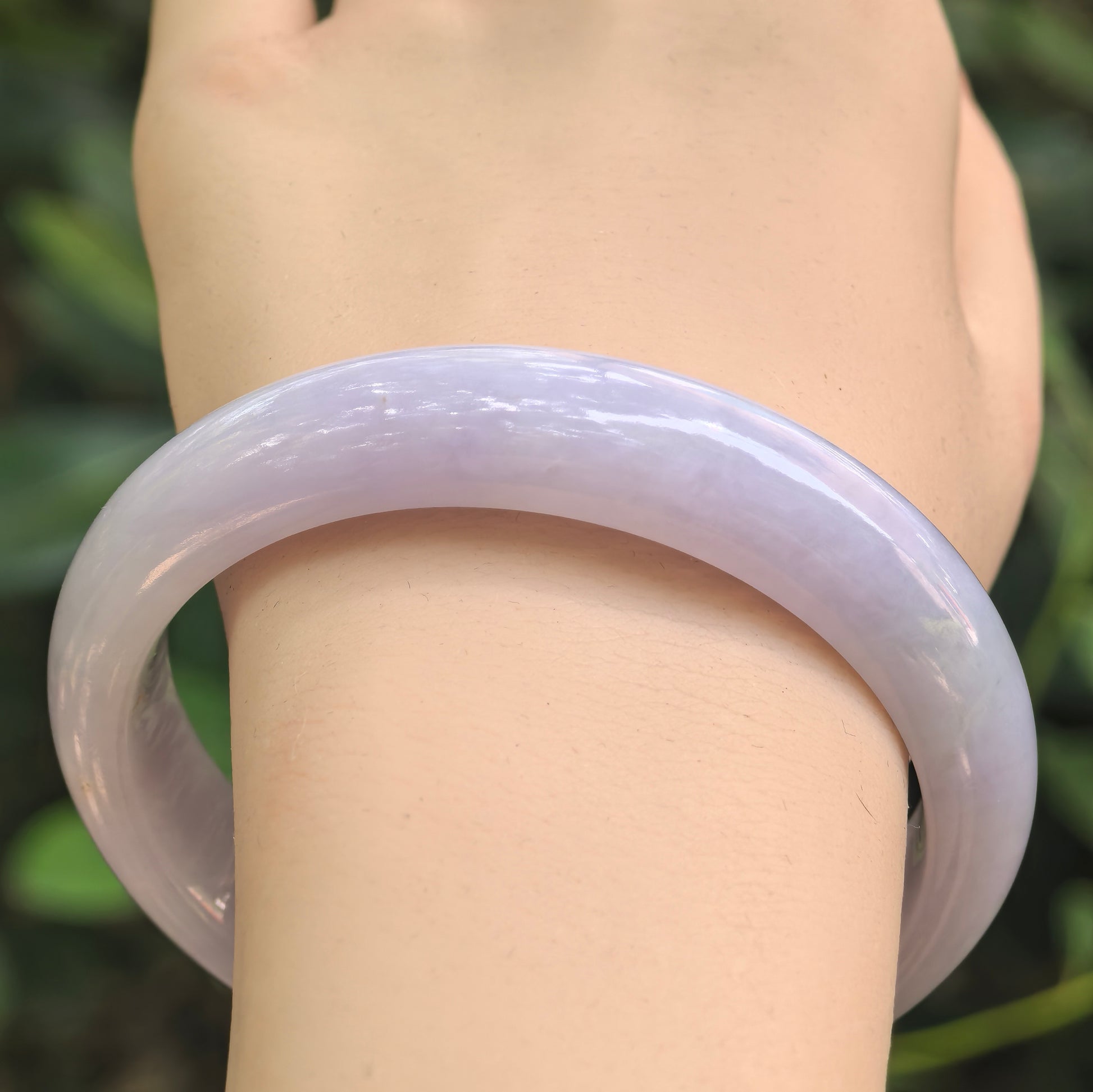 Close-up of light lavender jadeite bangle showing smooth polish and soft glutinous texture.