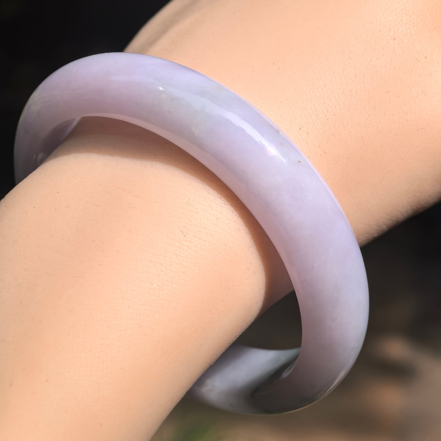 Natural Grade-A Glutinous Lavender Green D-Shape Jadeite Bangle · Burmese Jade 59mm