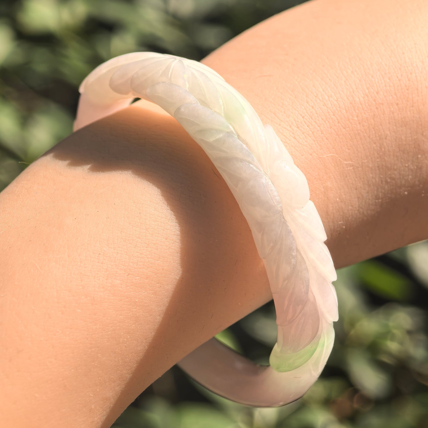 Natural Grade-A Glutinous White-and-Green Floral Oval Jadeite Bangle · Burmese Jade 53mm