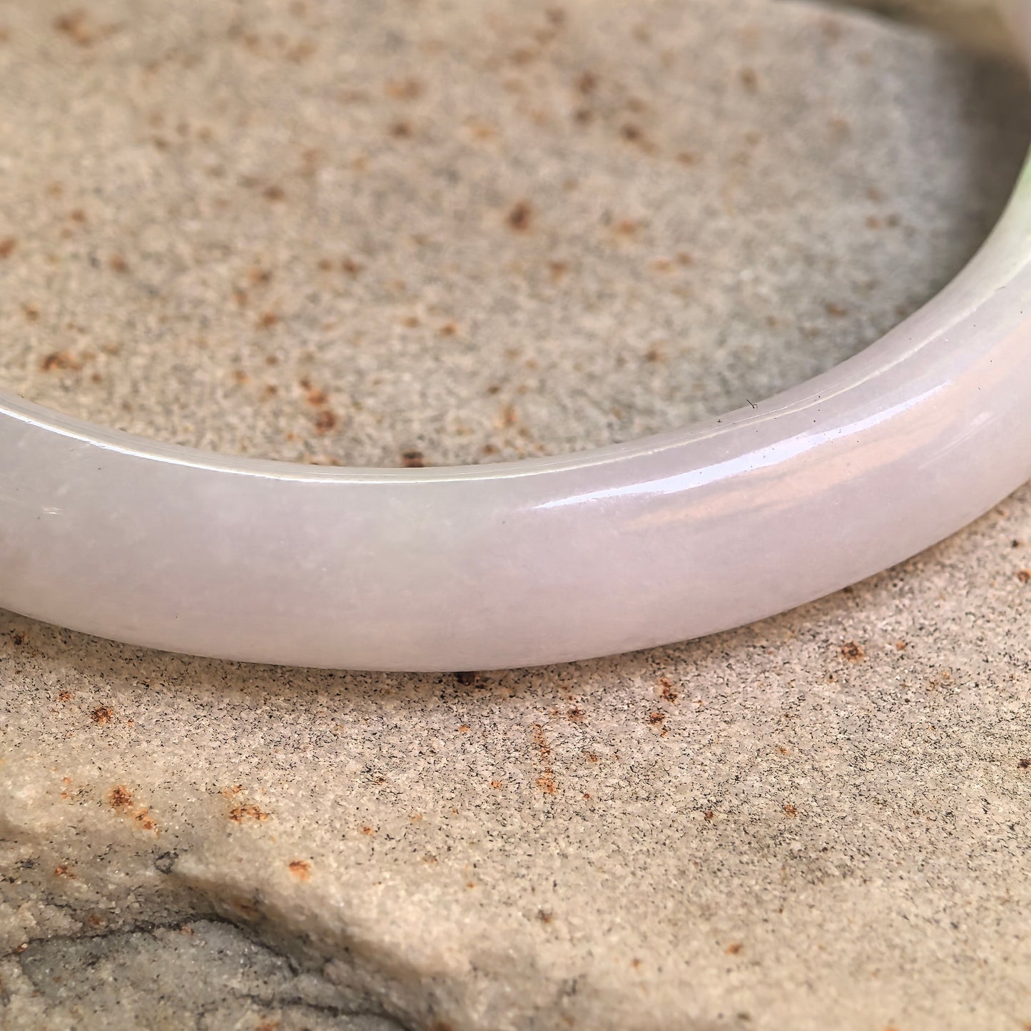 Natural Grade-A Glutinous White-and-Green Floral Oval Jadeite Bangle · Burmese Jade 53mm