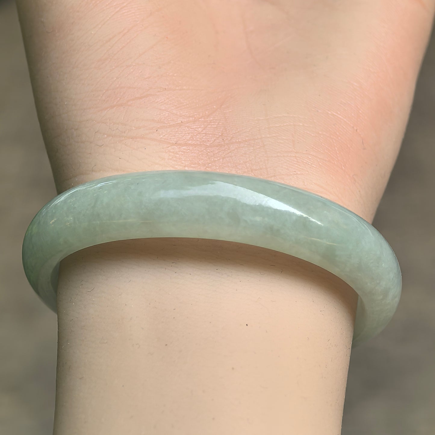 Natural Grade-A Icy Glutinous Mint Green Oval Jadeite Bangle · Burmese Jade 49mm
