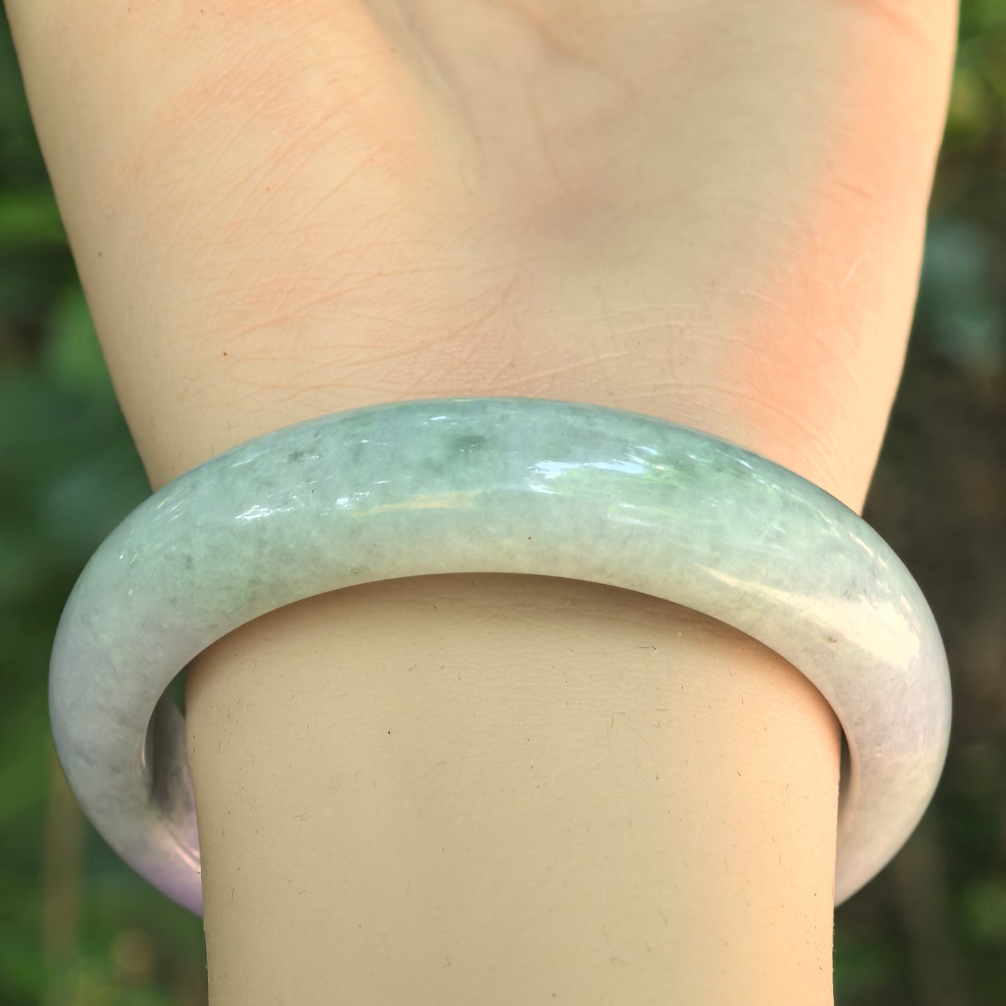 Natural Grade-A Bean Glutinous Light Green Lavender D-Shape Jadeite Bangle · Burmese Jade 53mm