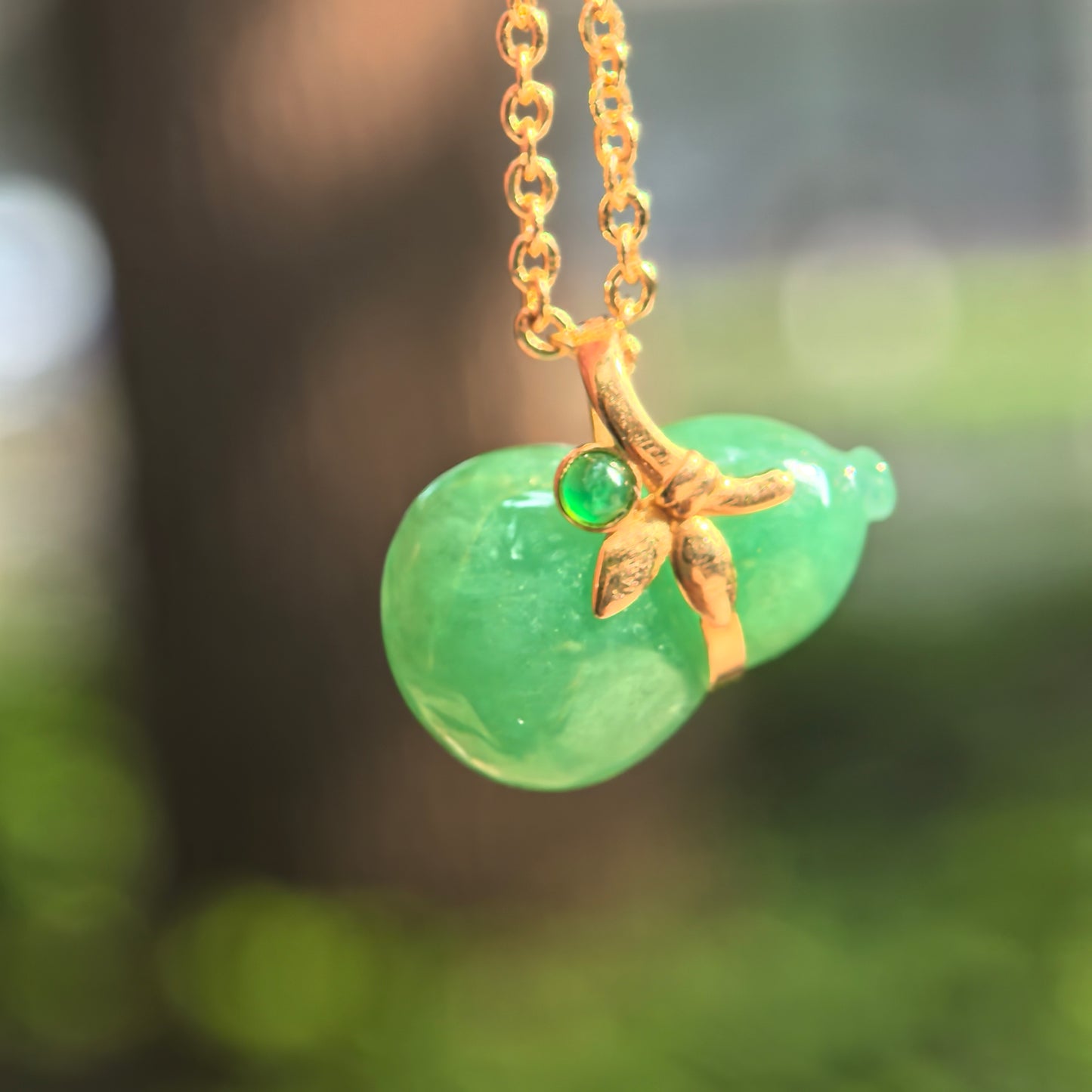 Natural Grade-A Glutinous Green Gourd 18K Gold Set Jadeite Pendant · Burmese Jade