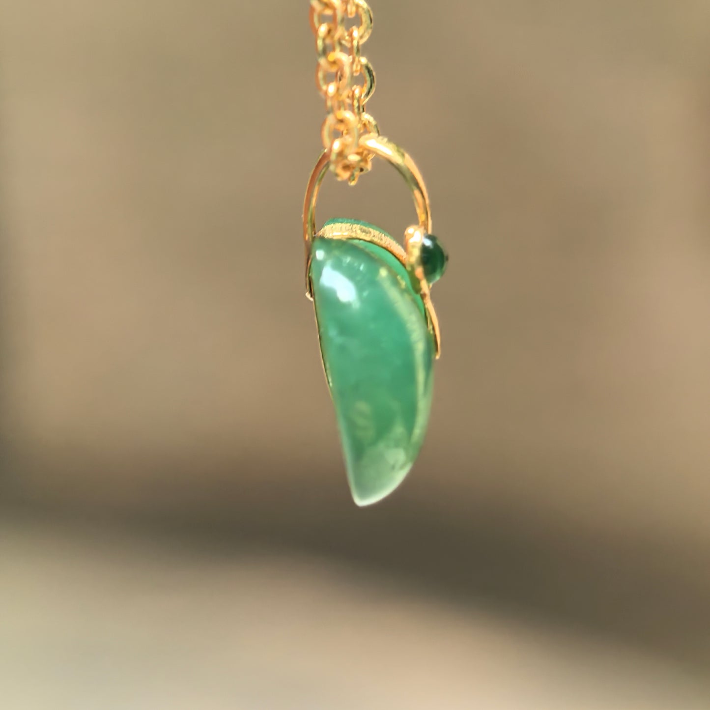 Natural Grade-A Glutinous Green Gourd 18K Gold Set Jadeite Pendant · Burmese Jade