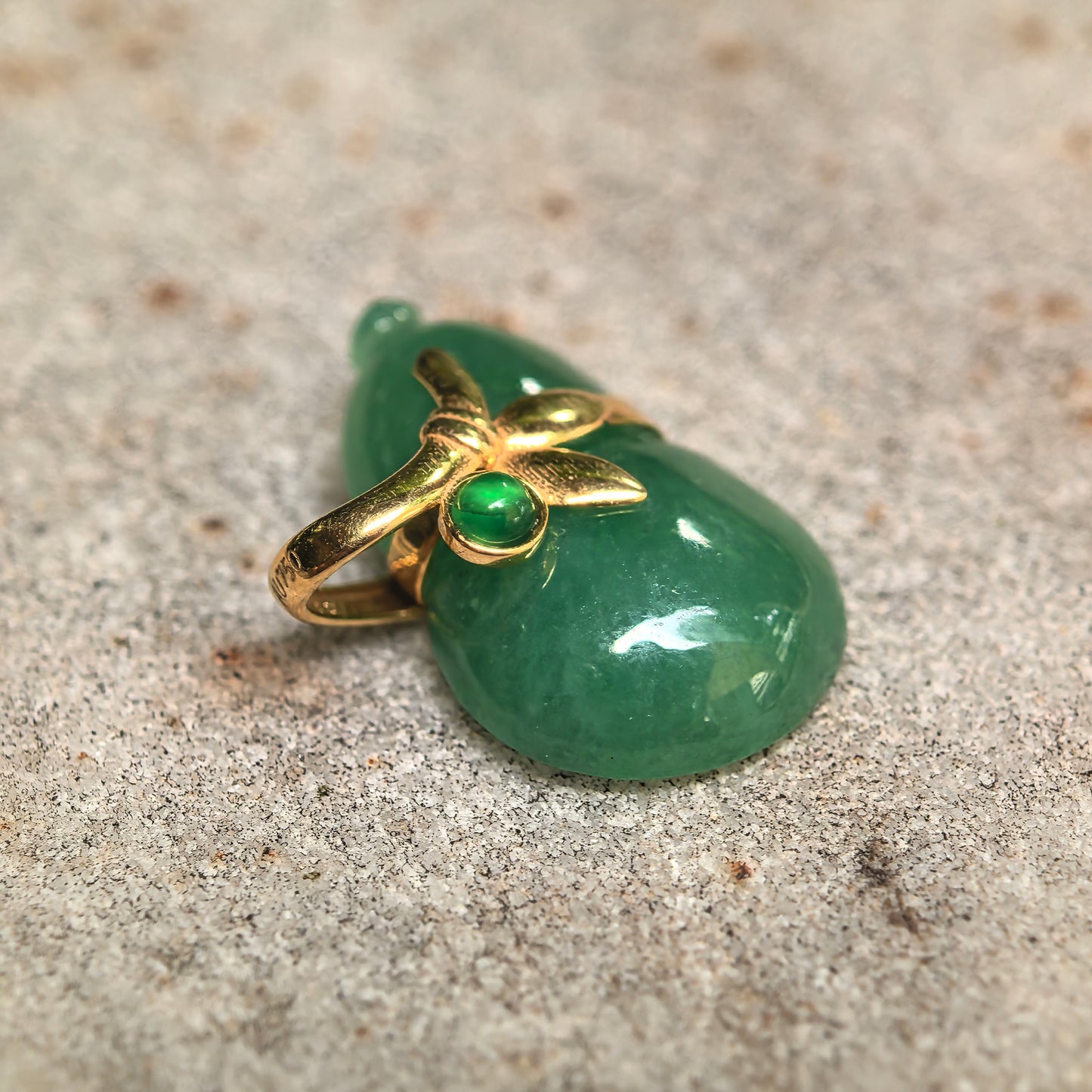 Natural Grade-A Glutinous Green Gourd 18K Gold Set Jadeite Pendant · Burmese Jade