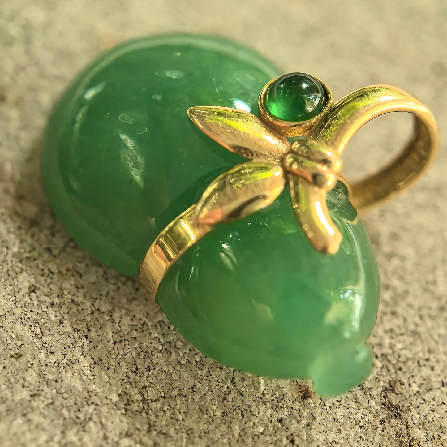 Natural Grade-A Glutinous Green Gourd 18K Gold Set Jadeite Pendant · Burmese Jade
