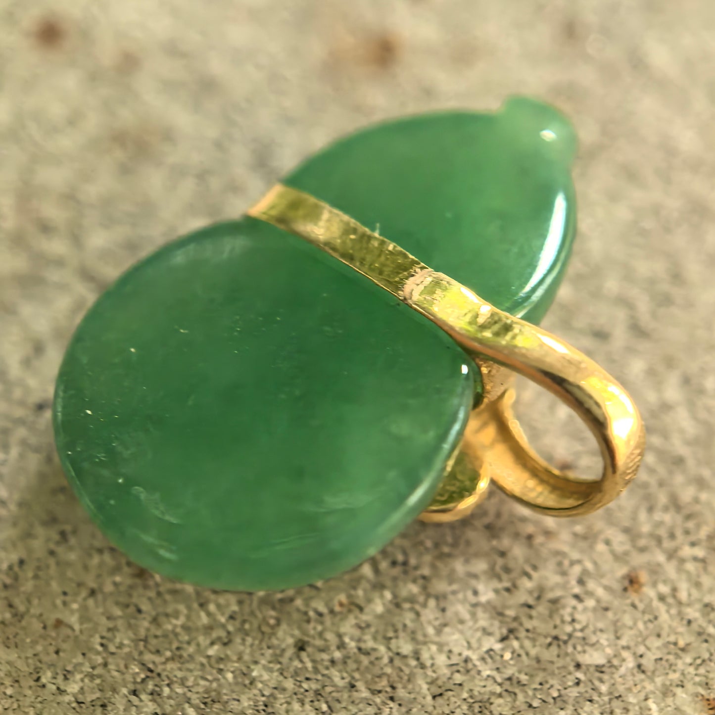 Natural Grade-A Glutinous Green Gourd 18K Gold Set Jadeite Pendant · Burmese Jade