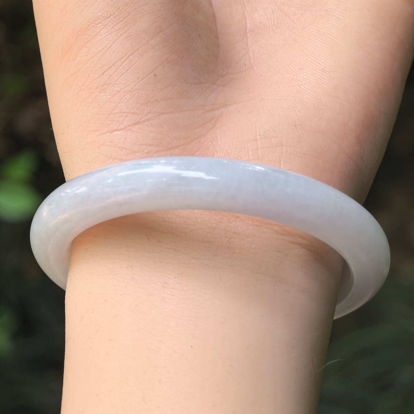 Natural Grade-A Glutinous Light Green D-Shape Jadeite Bangle · Burmese Jade 51mm