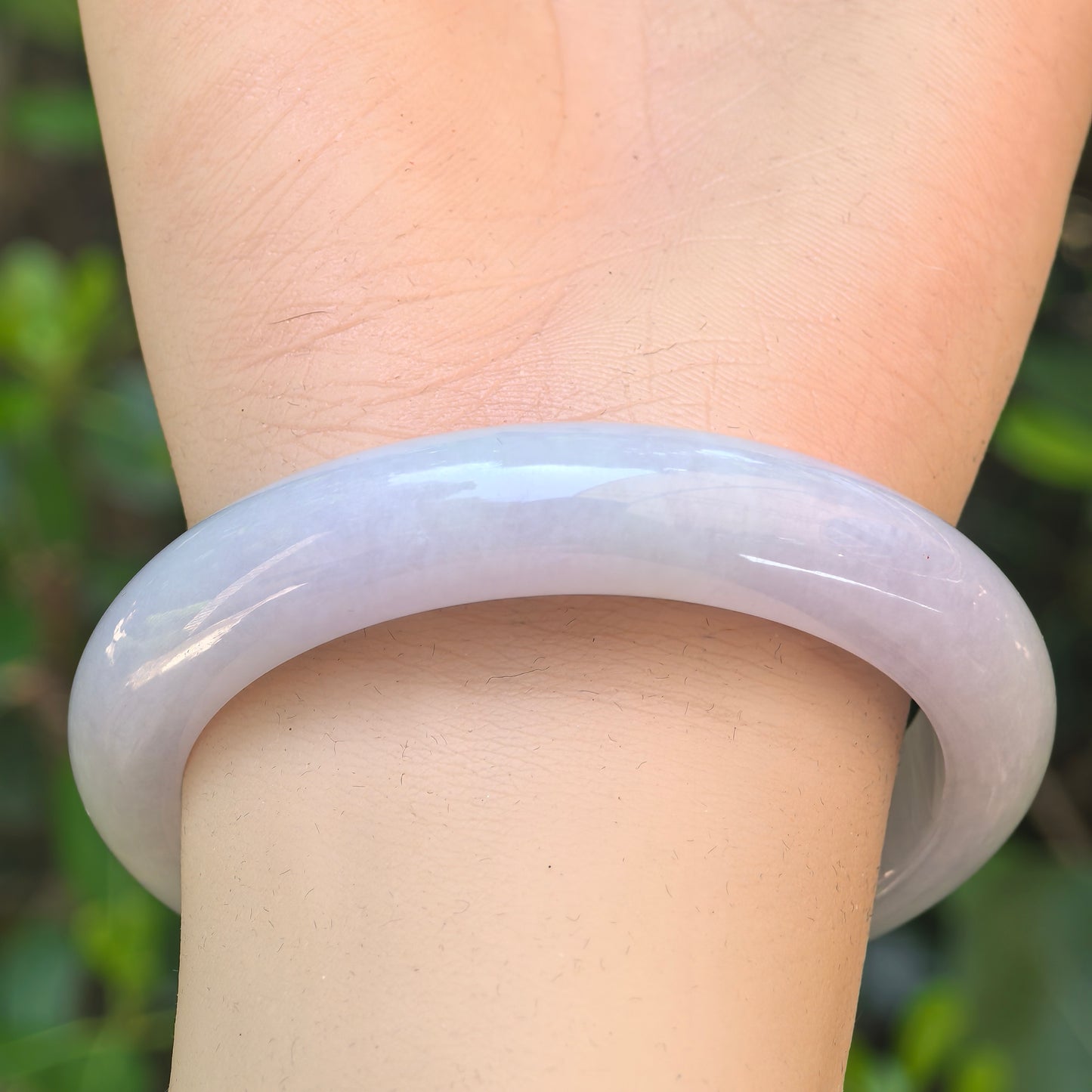 Natural Grade-A Glutinous Pale Lavender D-Shape Jadeite Bangle · Burmese Jade 54mm