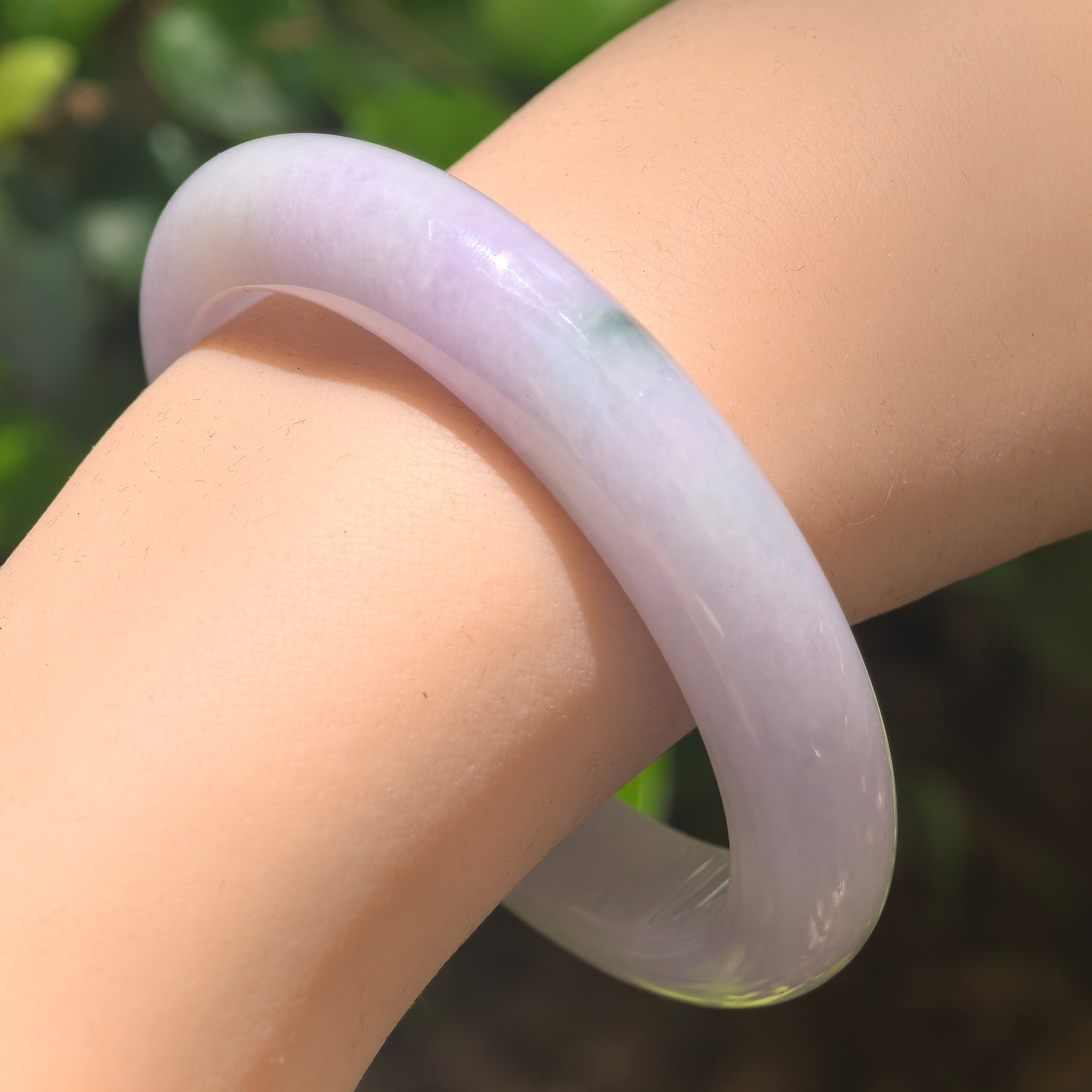 Natural Grade-A Glutinous Pale Lavender D-Shape Jadeite Bangle · Burmese Jade 54mm