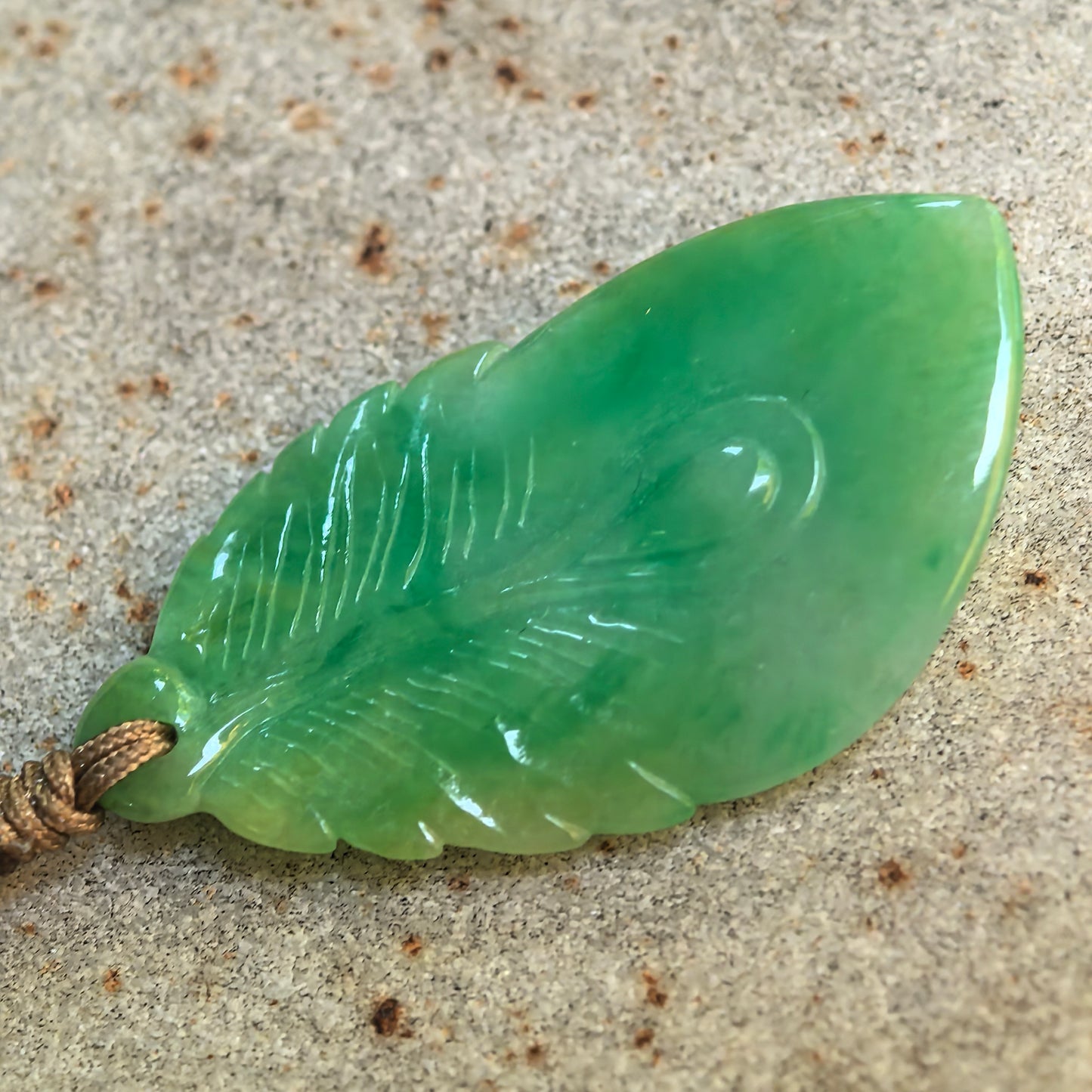 Natural Grade-A Glutinous Green Leaf Jadeite Pendant · Burmese Jade