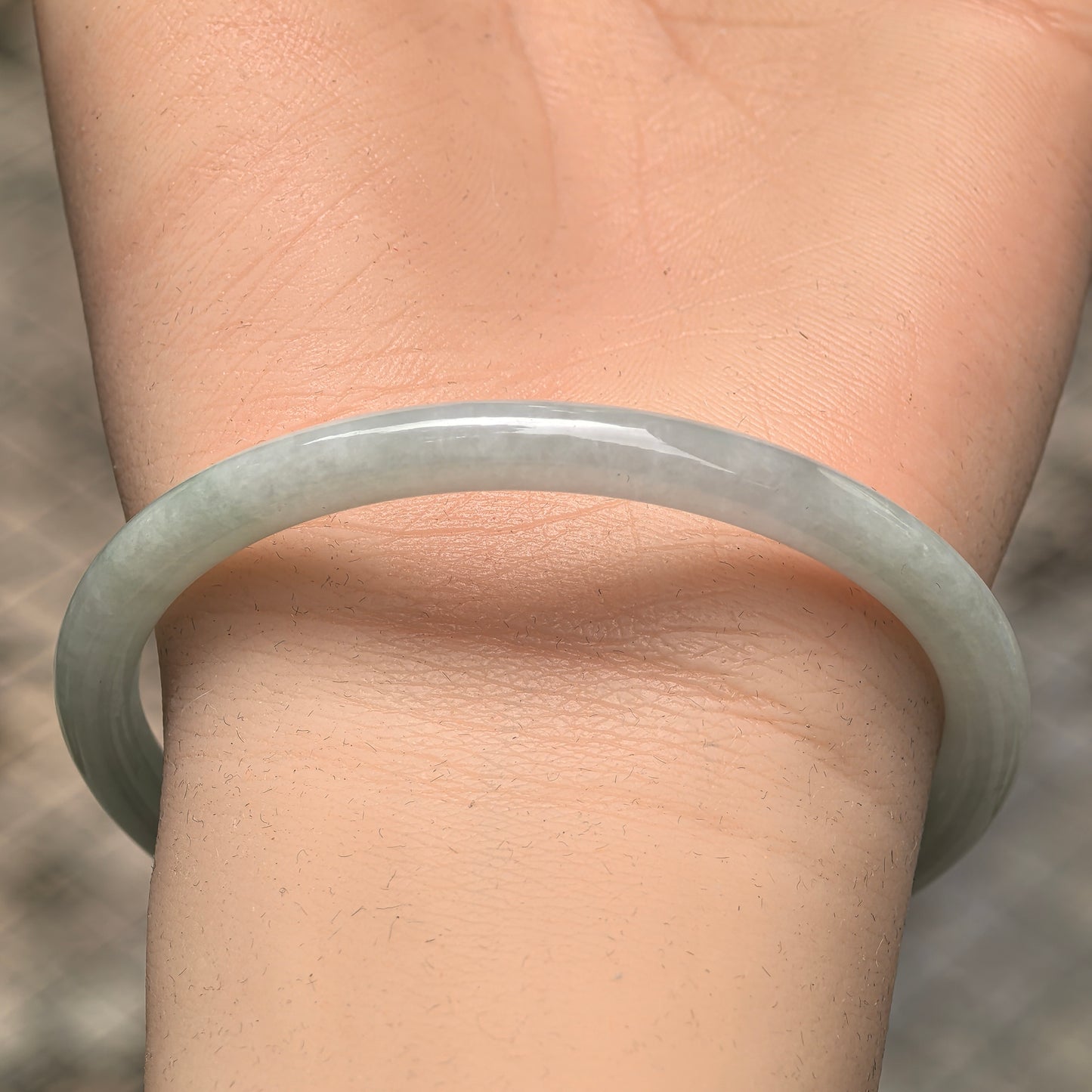 Natural Grade-A Glutinous Light Green Slim Round Jadeite Bangle · Burmese Jade 55mm