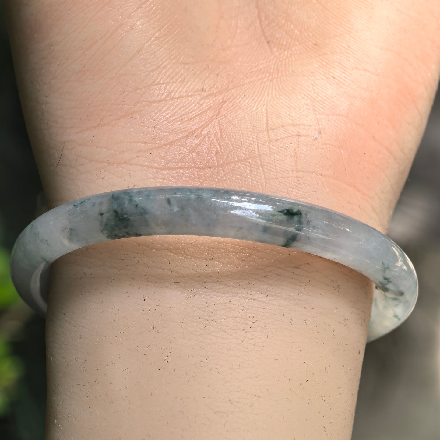 Natural Grade-A Glutinous-Icy Green Floating Flower Oval Jadeite Bangle · Burmese Jade 48mm