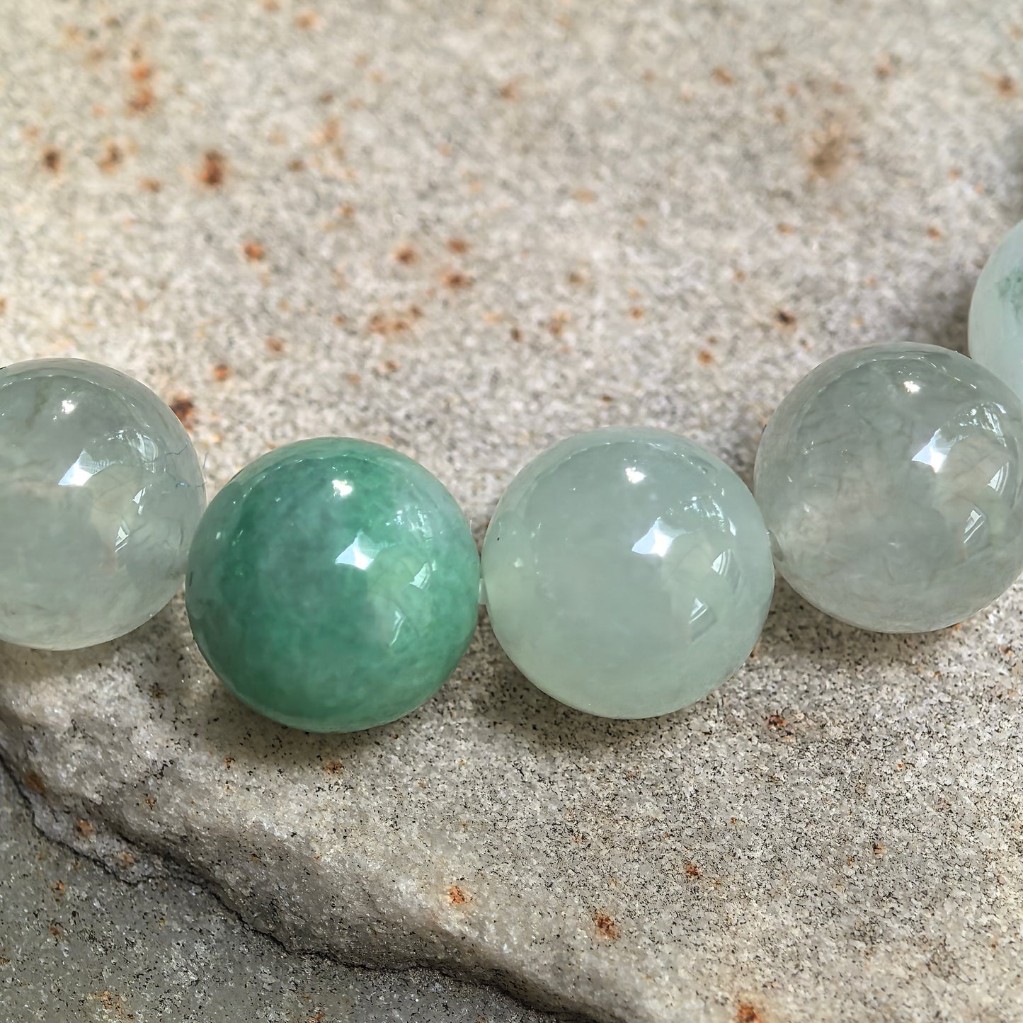Natural Grade-A Glutinous-Icy Light Green Jadeite Bead Bracelet · Burmese Jade 10mm