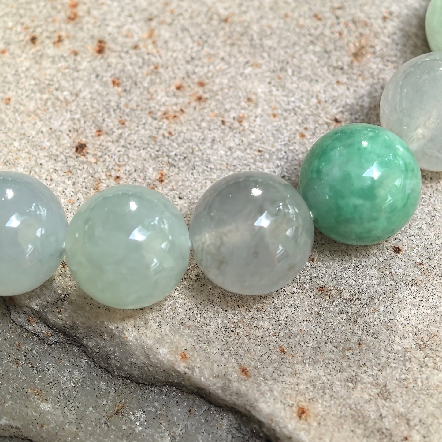 Natural Grade-A Glutinous-Icy Light Green Jadeite Bead Bracelet · Burmese Jade 10mm