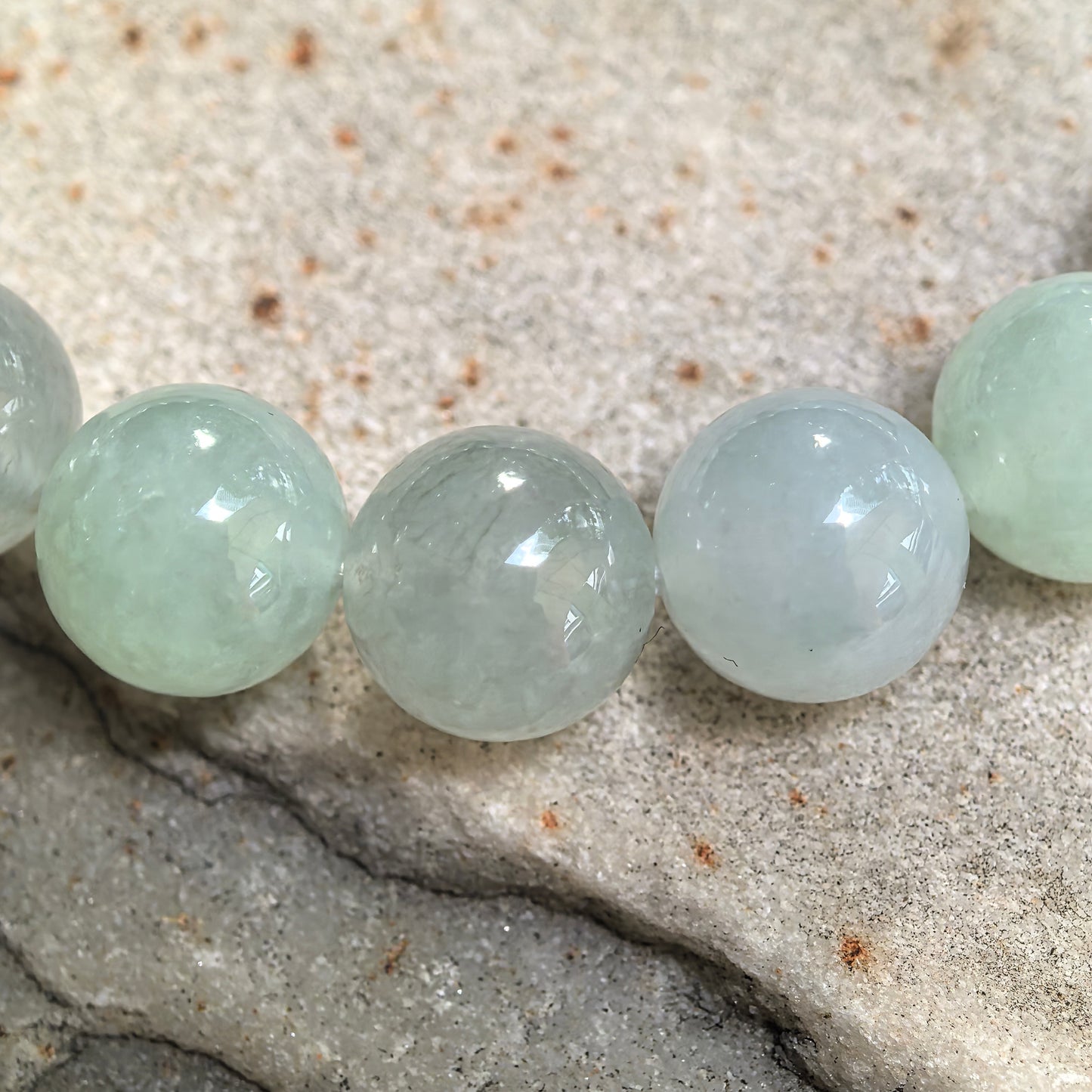 Natural Grade-A Glutinous-Icy Light Green Jadeite Bead Bracelet · Burmese Jade 10mm