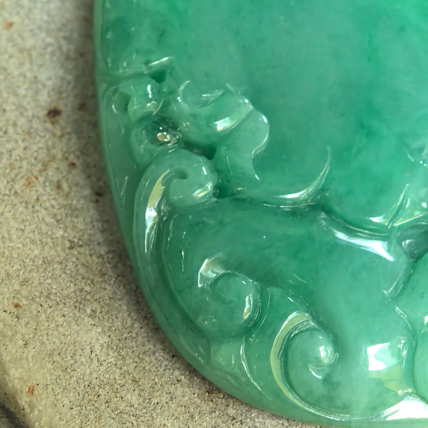 Natural Grade-A Glutinous Green Fish Plaque Jadeite Pendant · Burmese Jade