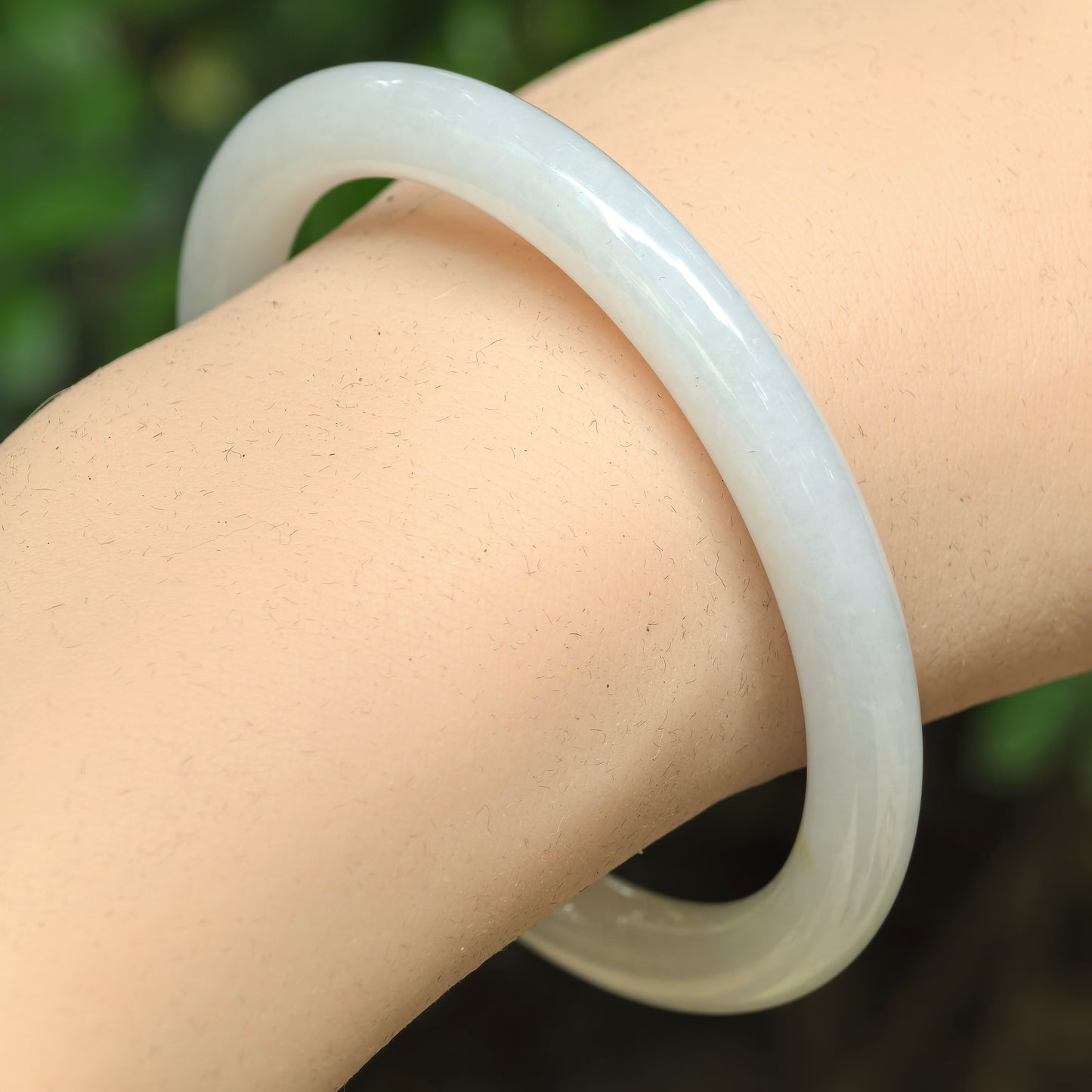 Natural Grade-A Glutinous White Slim Round Jadeite Bangle · Burmese Jade 53mm