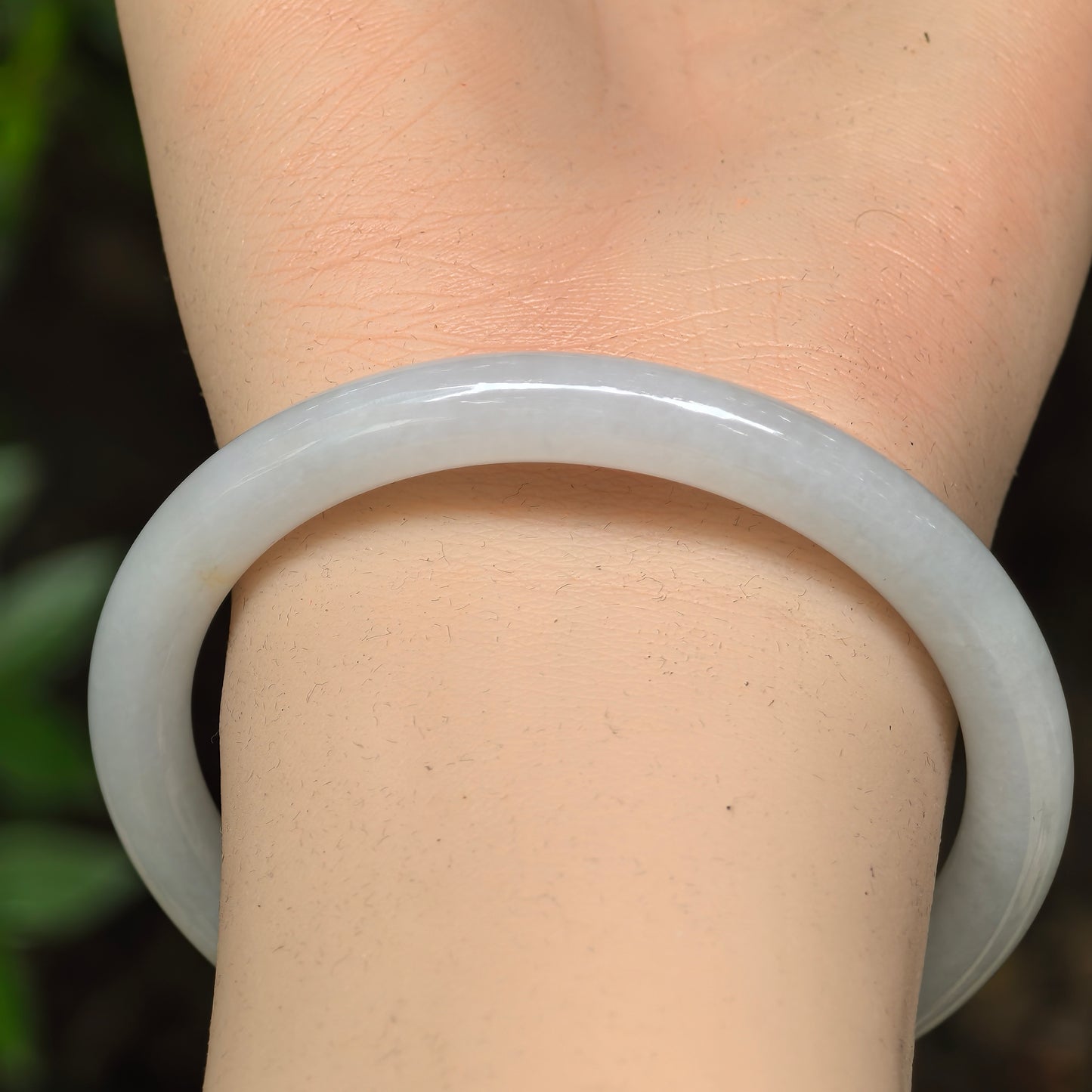 Natural Grade-A Glutinous White Slim Round Jadeite Bangle · Burmese Jade 53mm
