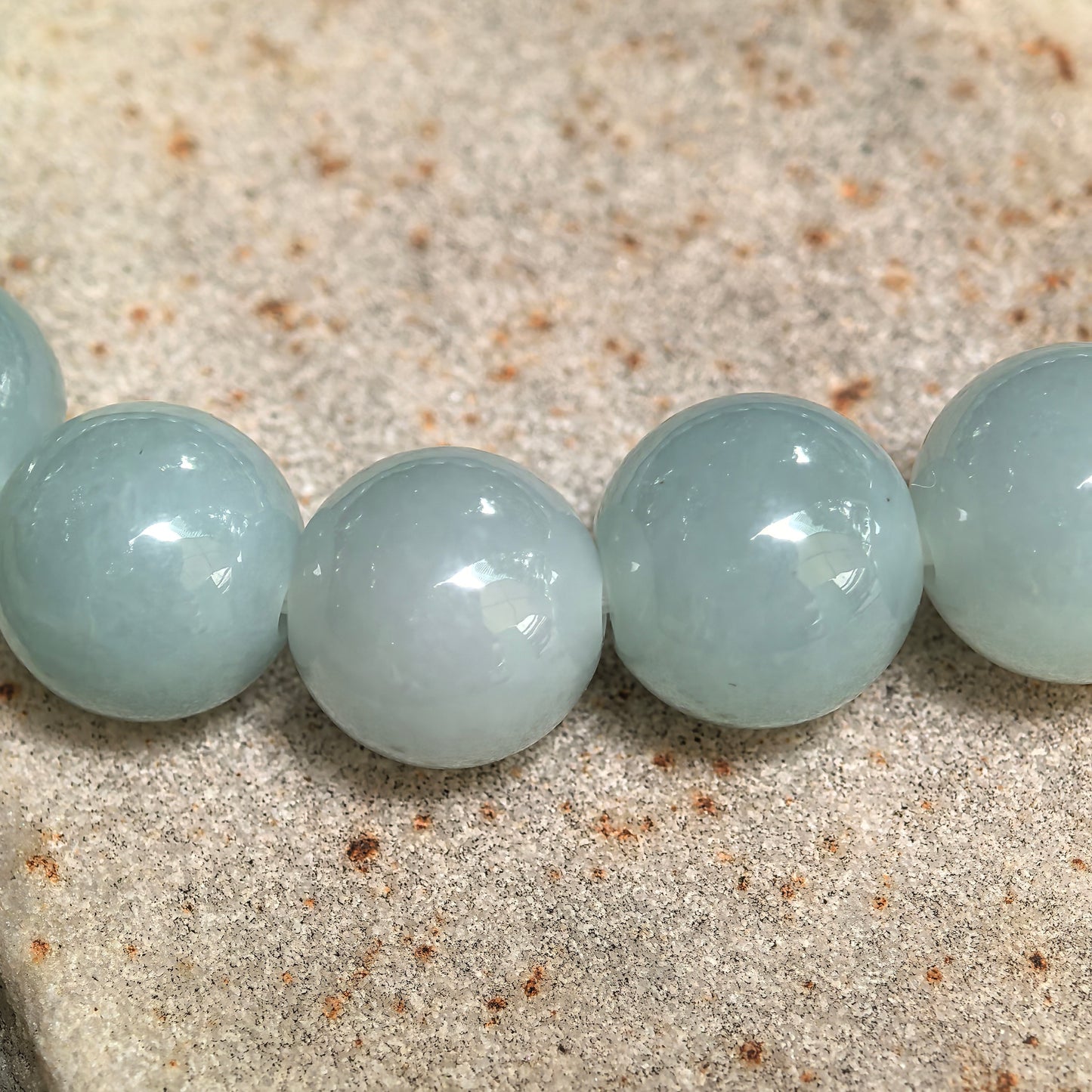 Natural Grade-A Glutinous-Icy Green Jadeite Bead Bracelet · Burmese Jade 10.8mm