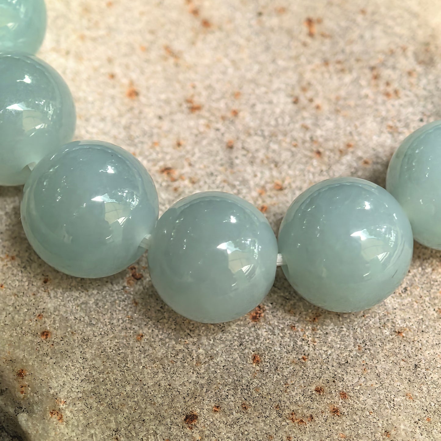 Natural Grade-A Glutinous-Icy Green Jadeite Bead Bracelet · Burmese Jade 10.8mm