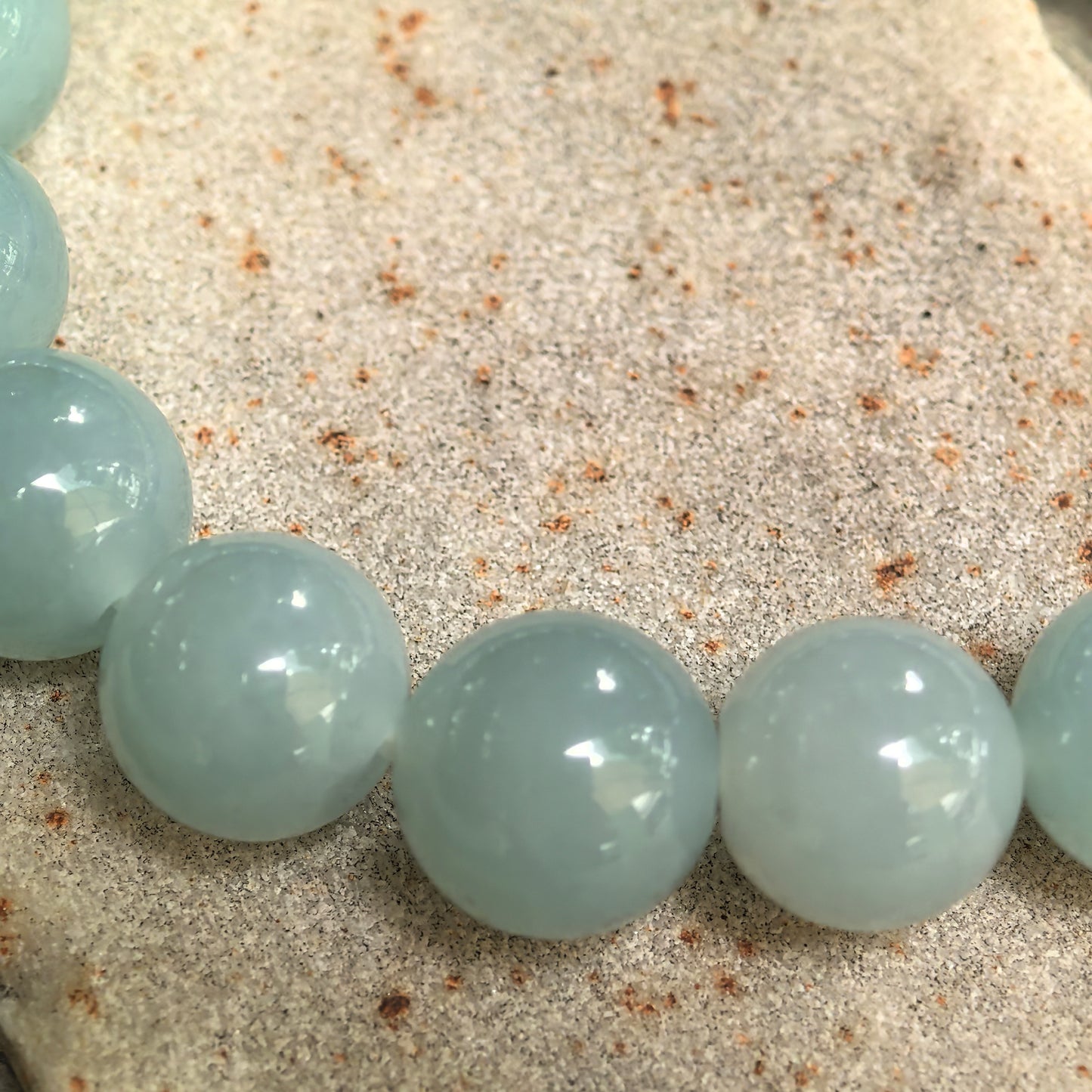 Natural Grade-A Glutinous-Icy Green Jadeite Bead Bracelet · Burmese Jade 10.8mm