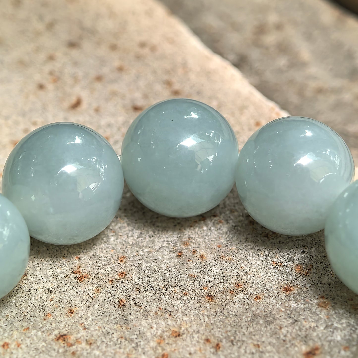 Natural Grade-A Glutinous-Icy Green Jadeite Bead Bracelet · Burmese Jade 10.8mm