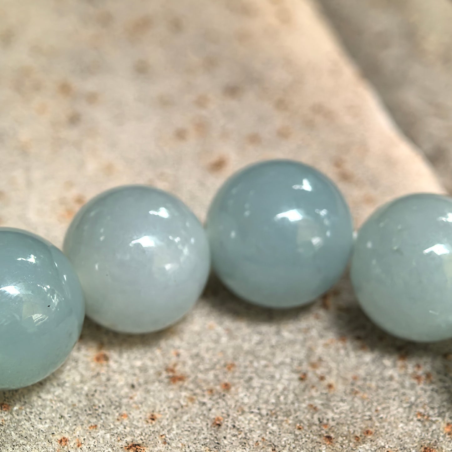 Natural Grade-A Glutinous-Icy Green Jadeite Bead Bracelet · Burmese Jade 10.8mm