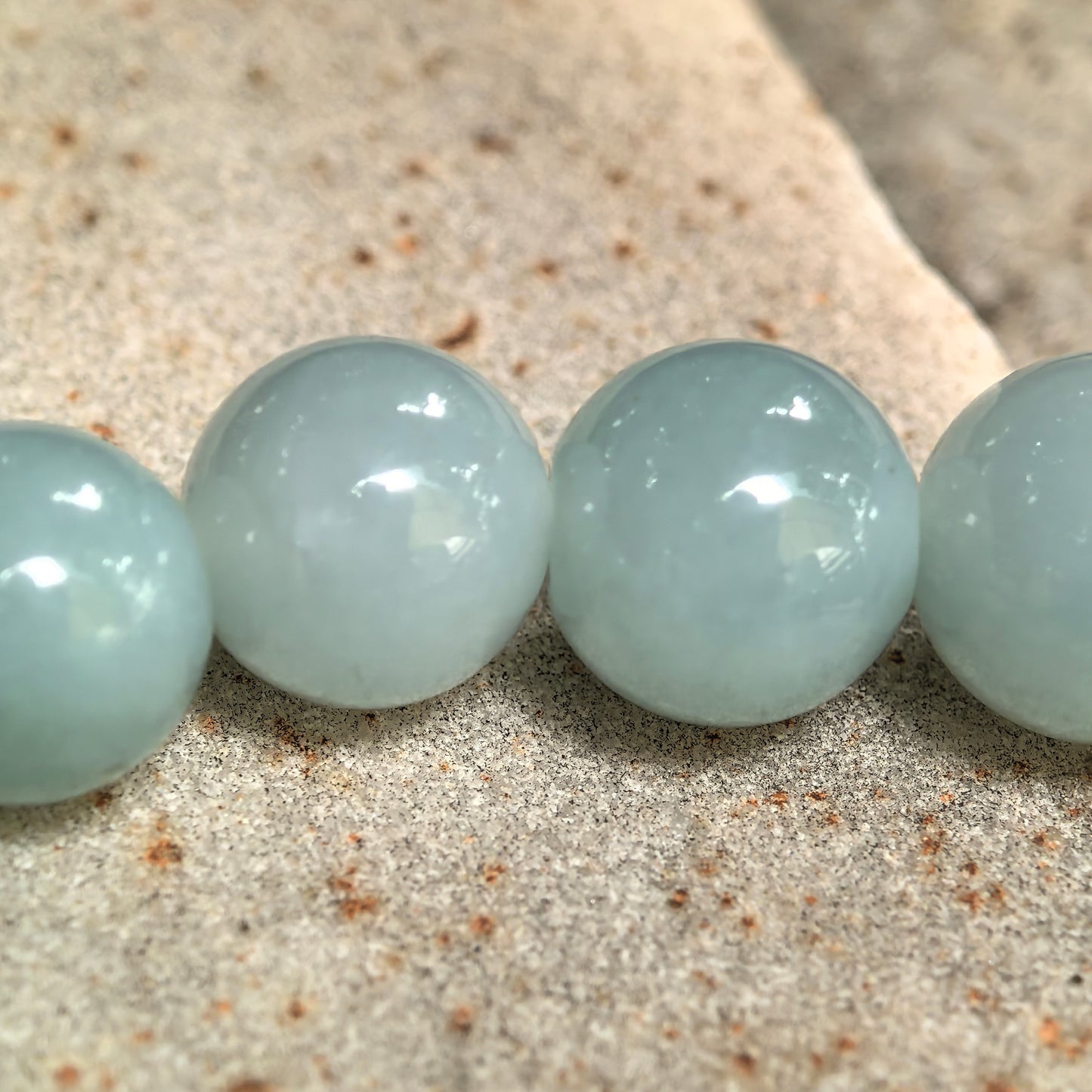 Natural Grade-A Glutinous-Icy Green Jadeite Bead Bracelet · Burmese Jade 10.8mm
