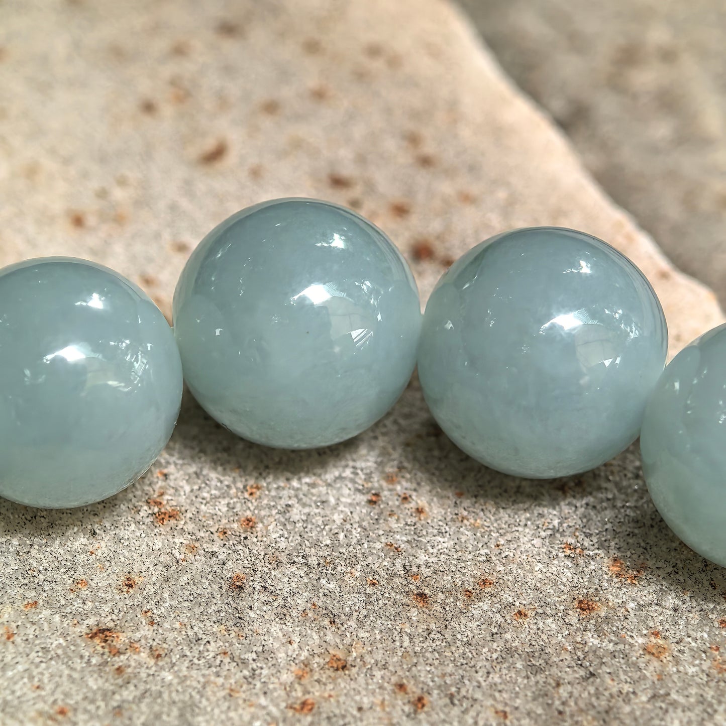 Natural Grade-A Glutinous-Icy Green Jadeite Bead Bracelet · Burmese Jade 10.8mm