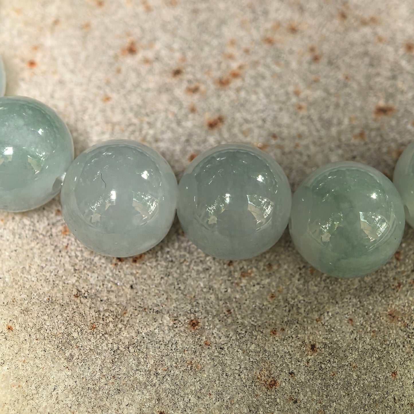 Natural Grade-A Glutinous-Icy Pale Green Jadeite Bead Bracelet · Burmese Jade 9.5mm