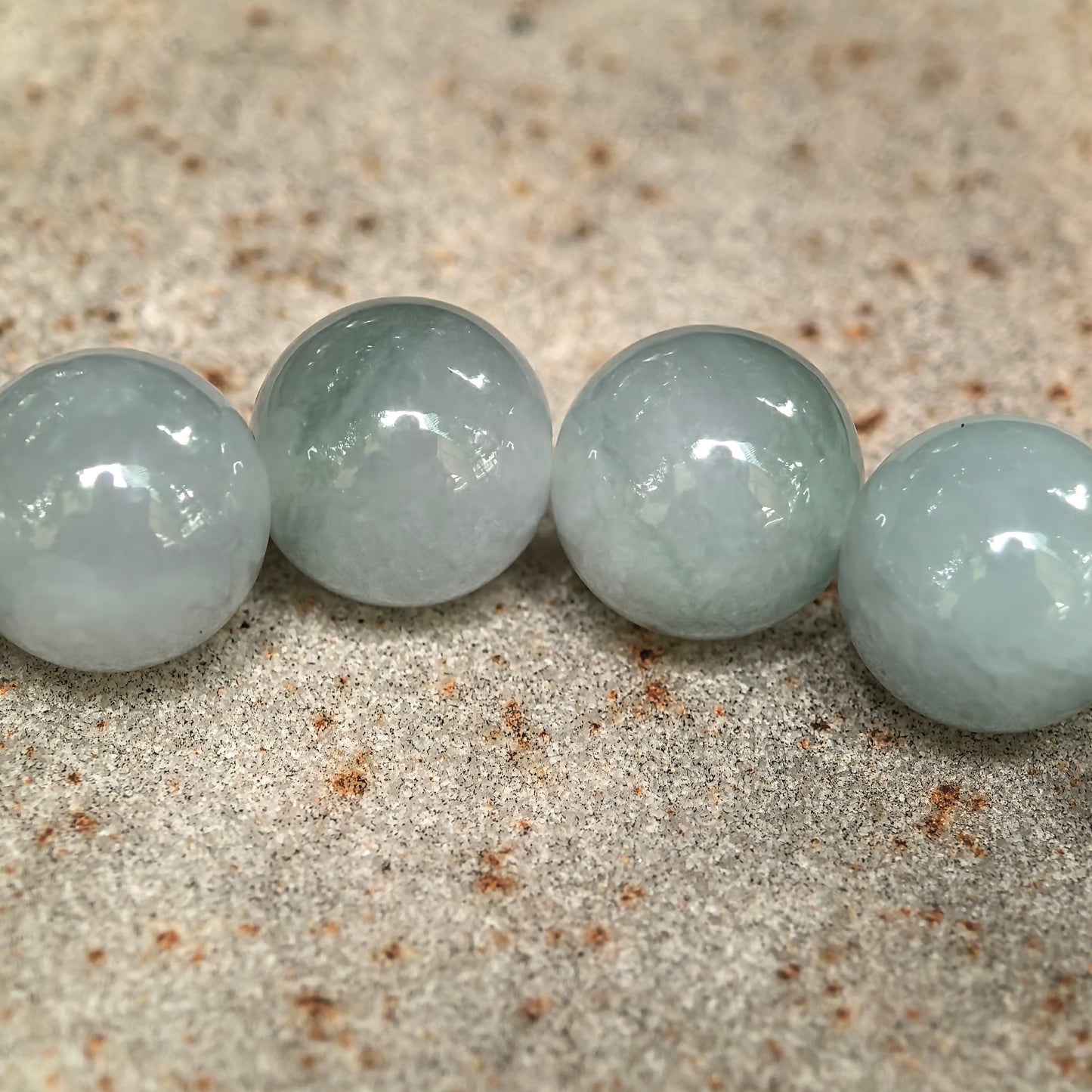 Natural Grade-A Glutinous-Icy Pale Green Jadeite Bead Bracelet · Burmese Jade 9.5mm