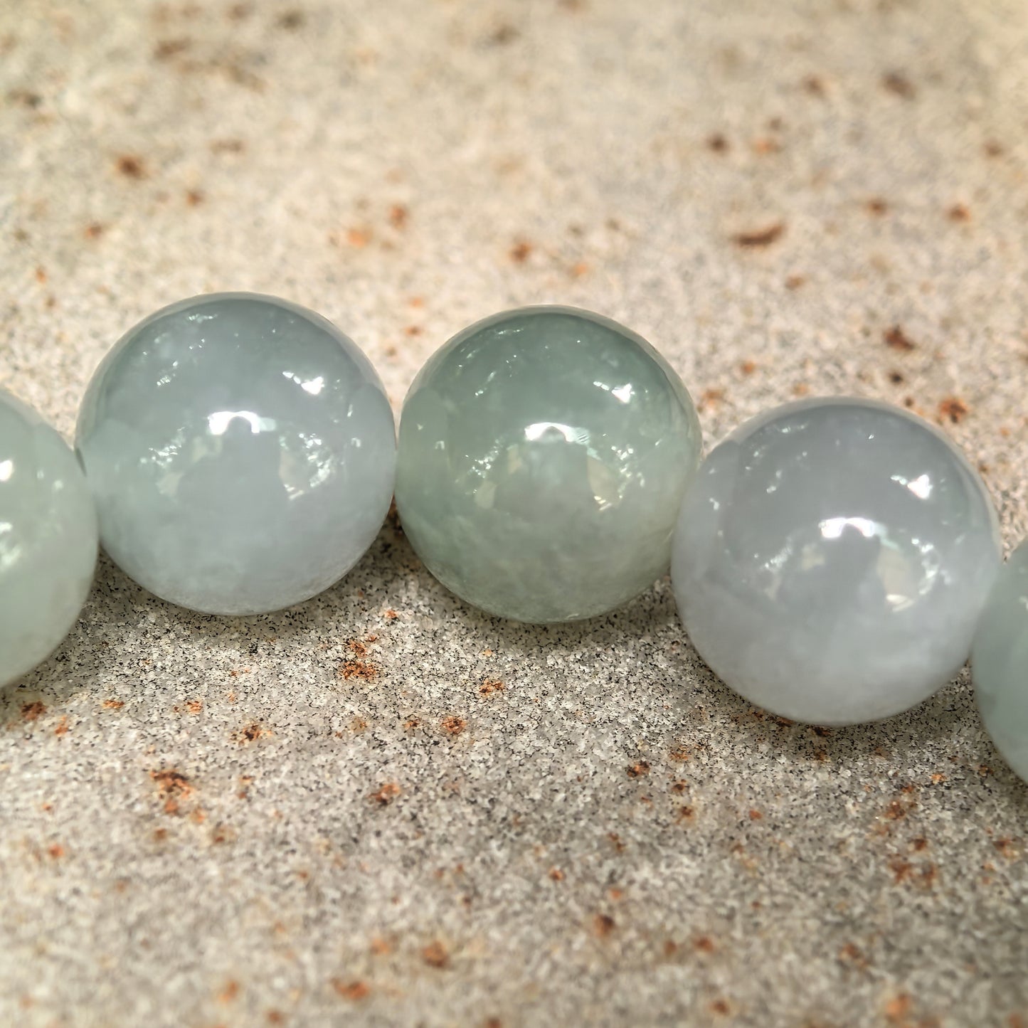 Natural Grade-A Glutinous-Icy Pale Green Jadeite Bead Bracelet · Burmese Jade 9.5mm