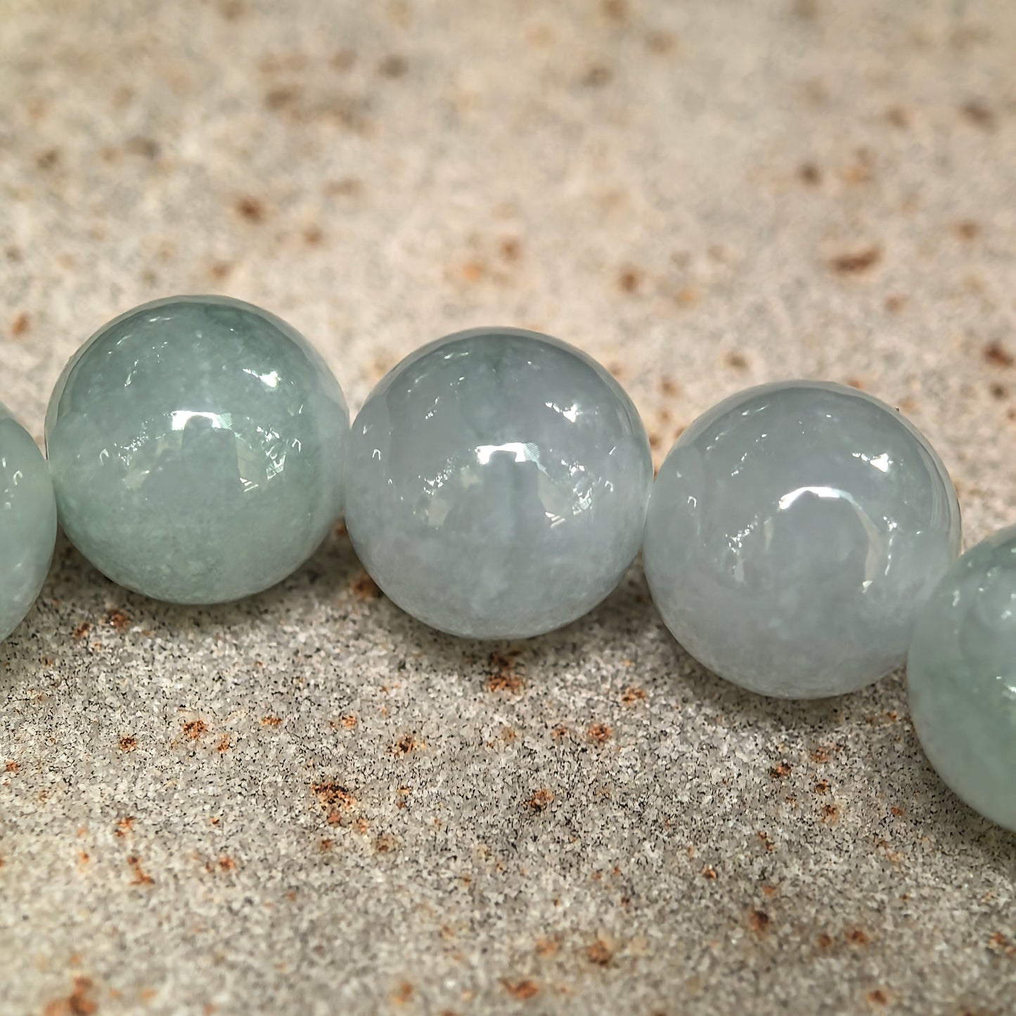 Natural Grade-A Glutinous-Icy Pale Green Jadeite Bead Bracelet · Burmese Jade 9.5mm